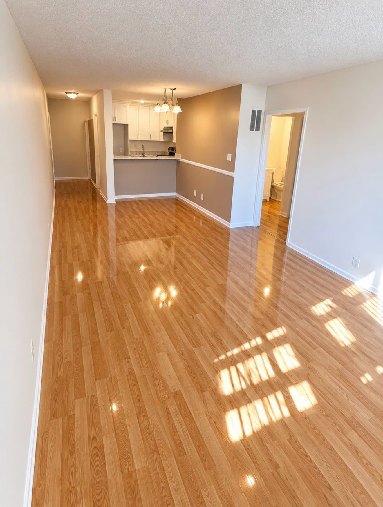 North Hollywood Apartment: 6064 Whitsett Ave #305