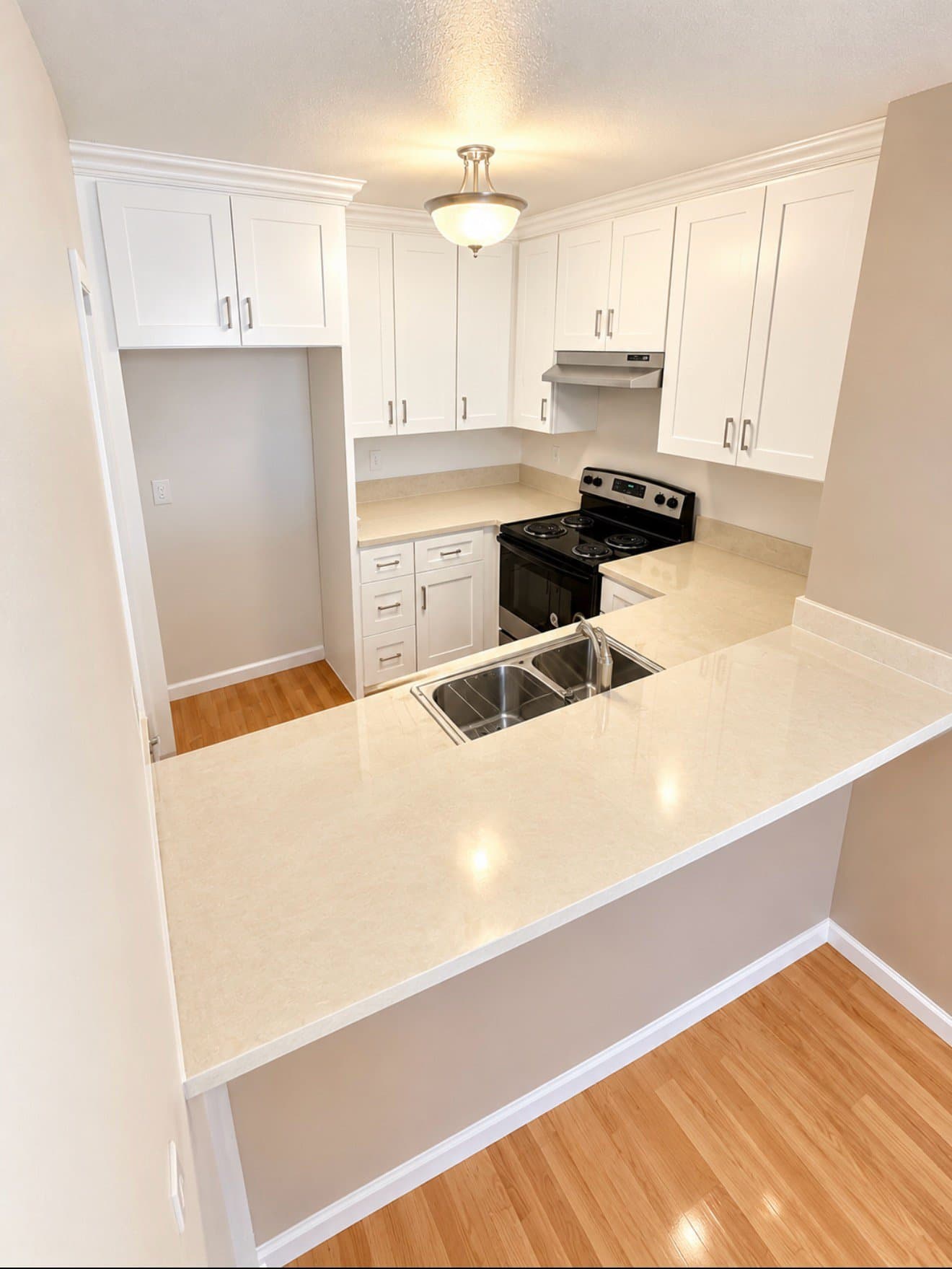 North Hollywood Apartment: 6064 Whitsett Ave #305