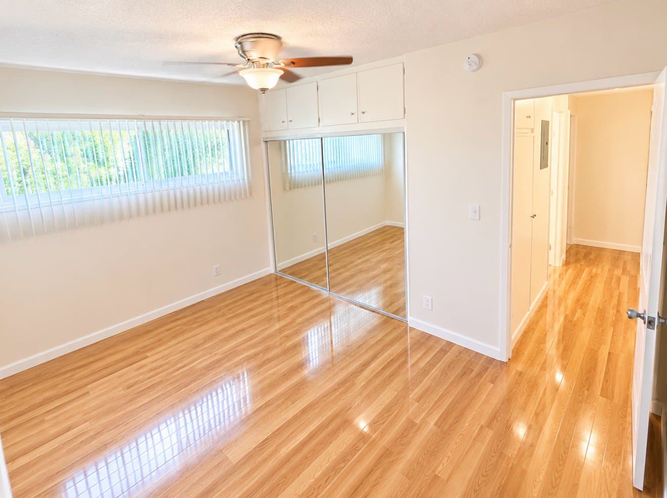 North Hollywood Apartment: 6064 Whitsett Ave #305