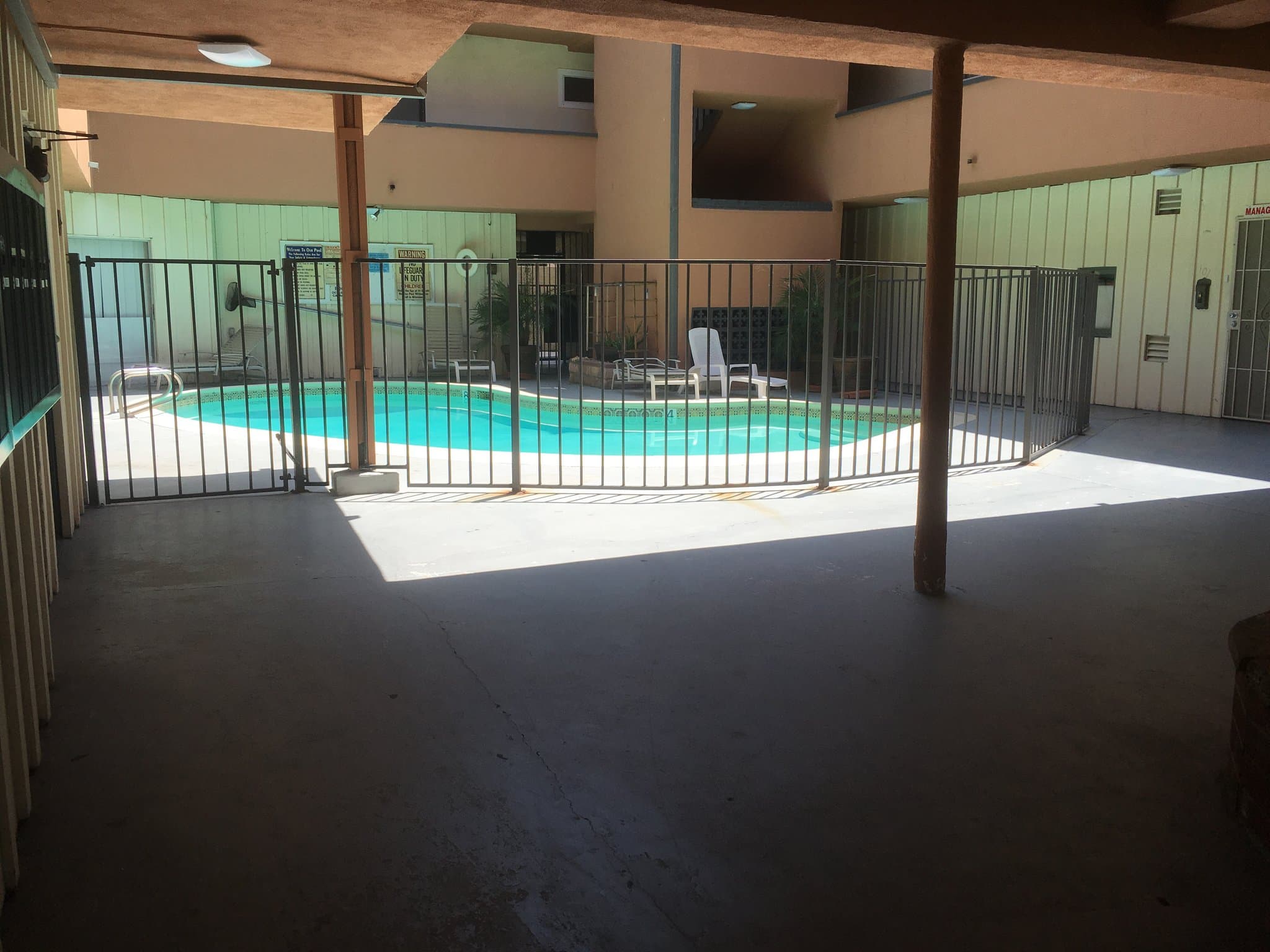 North Hollywood Apartment: 6064 Whitsett Ave #305