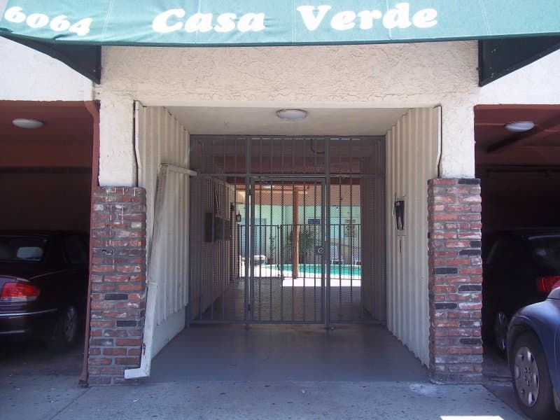 North Hollywood Apartment: 6064 Whitsett Ave #305
