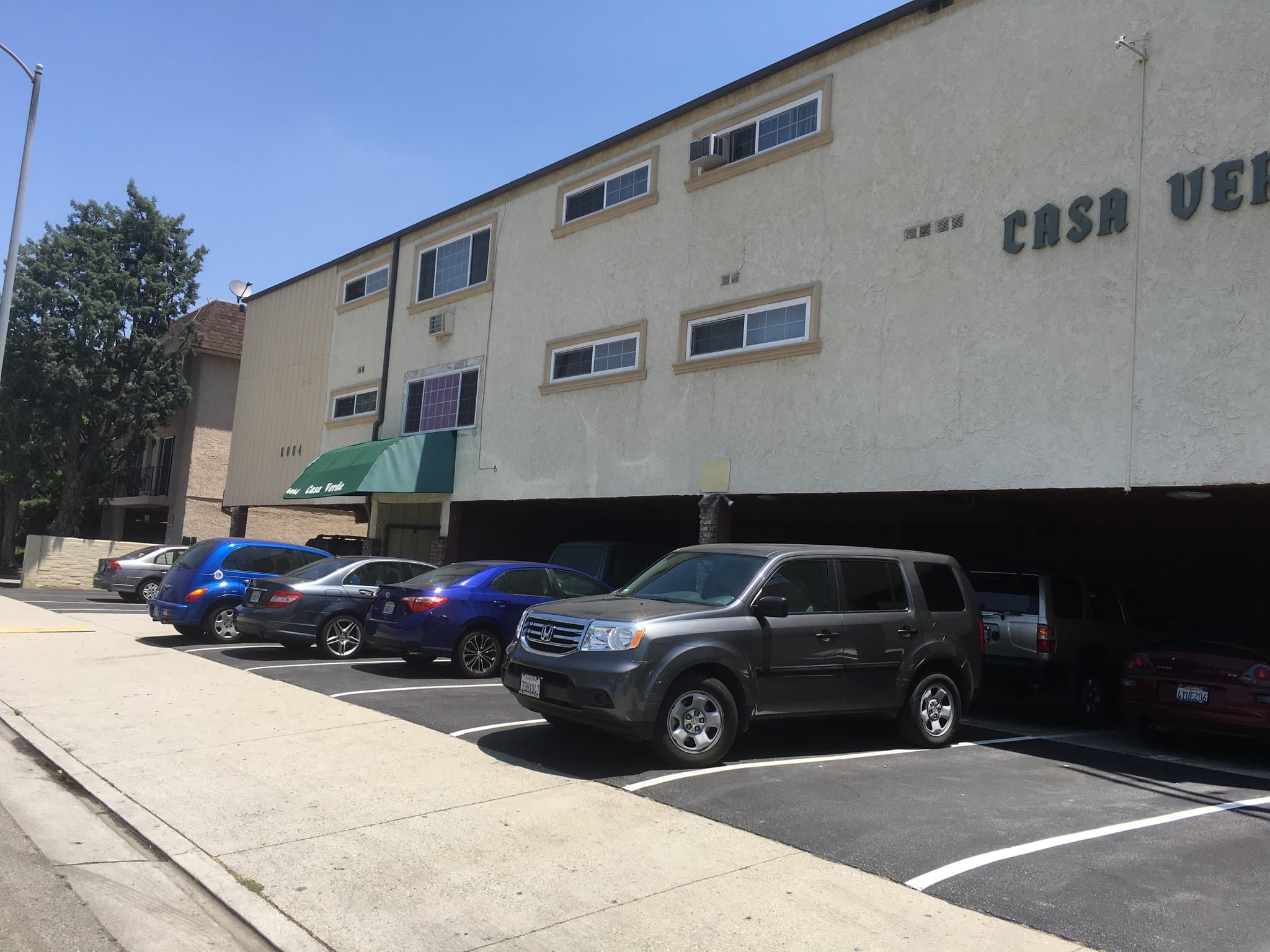 North Hollywood Apartment: 6064 Whitsett Ave #305