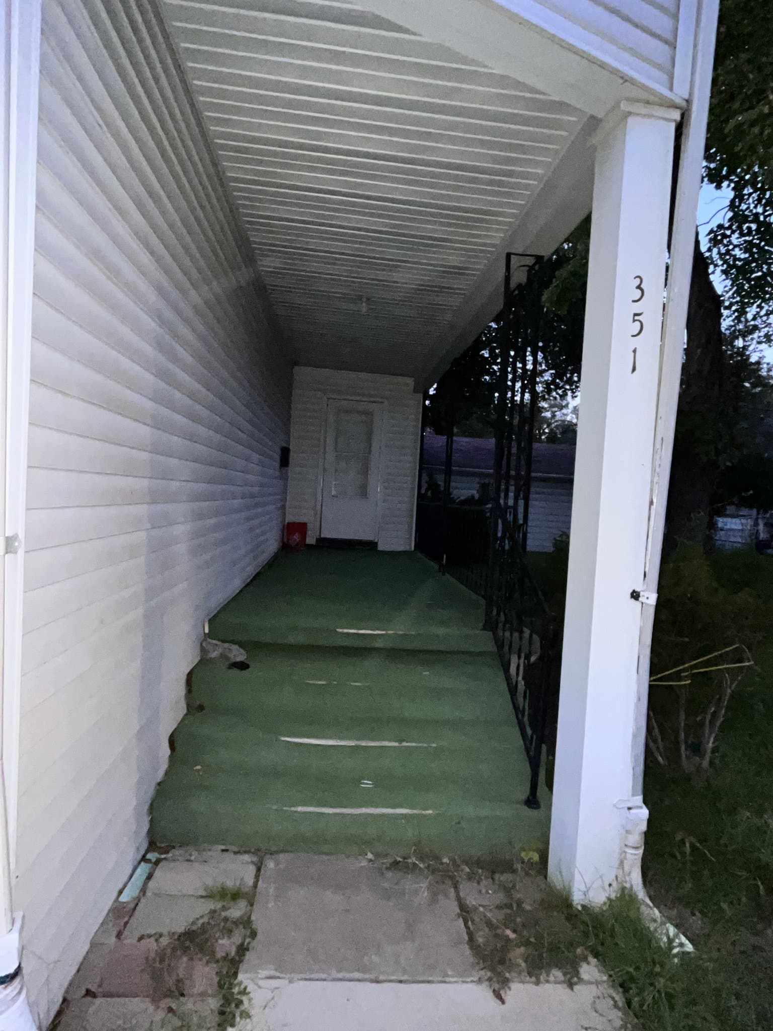 East Saint Louis House: 351 N 26th St