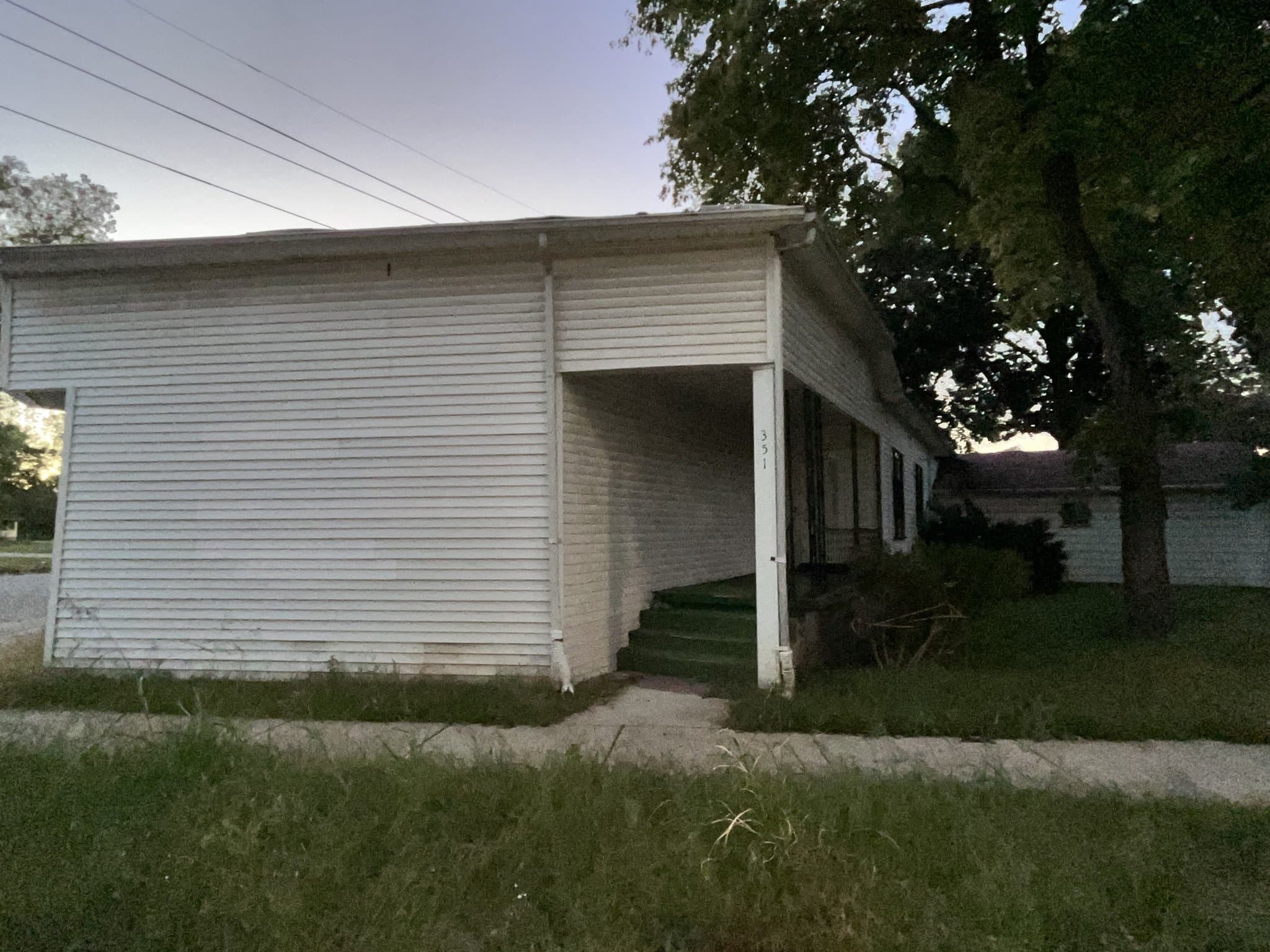 East Saint Louis House: 351 N 26th St