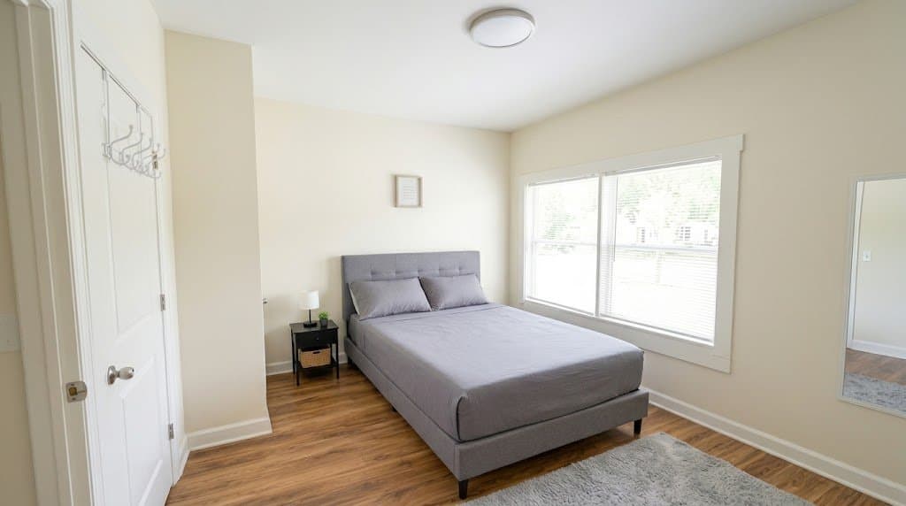 Tampa Single Room: 1104 E Genesee St