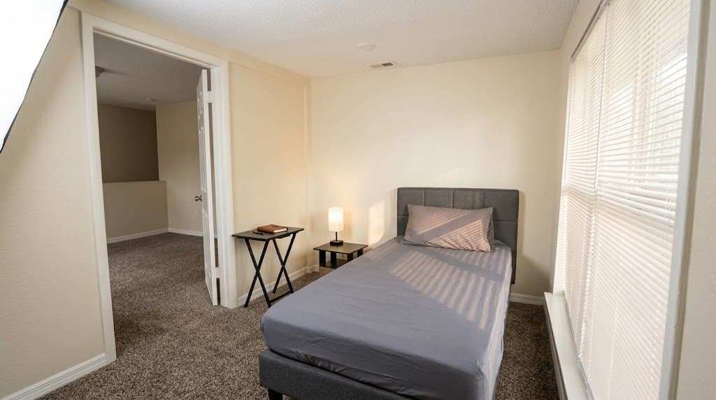 Tampa Single Room: 1104 E Genesee St