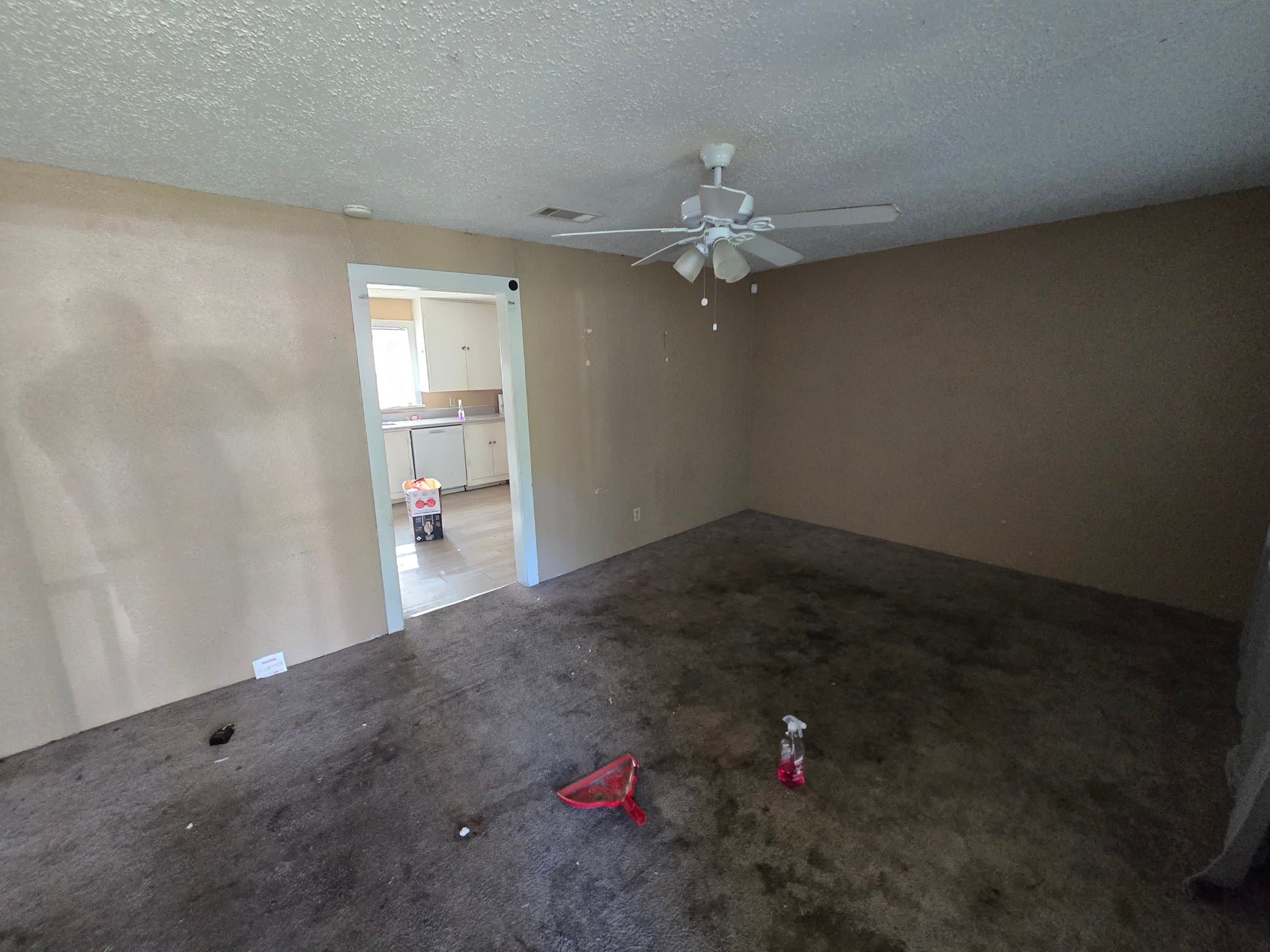Jacksonville House: 201 N Gray St