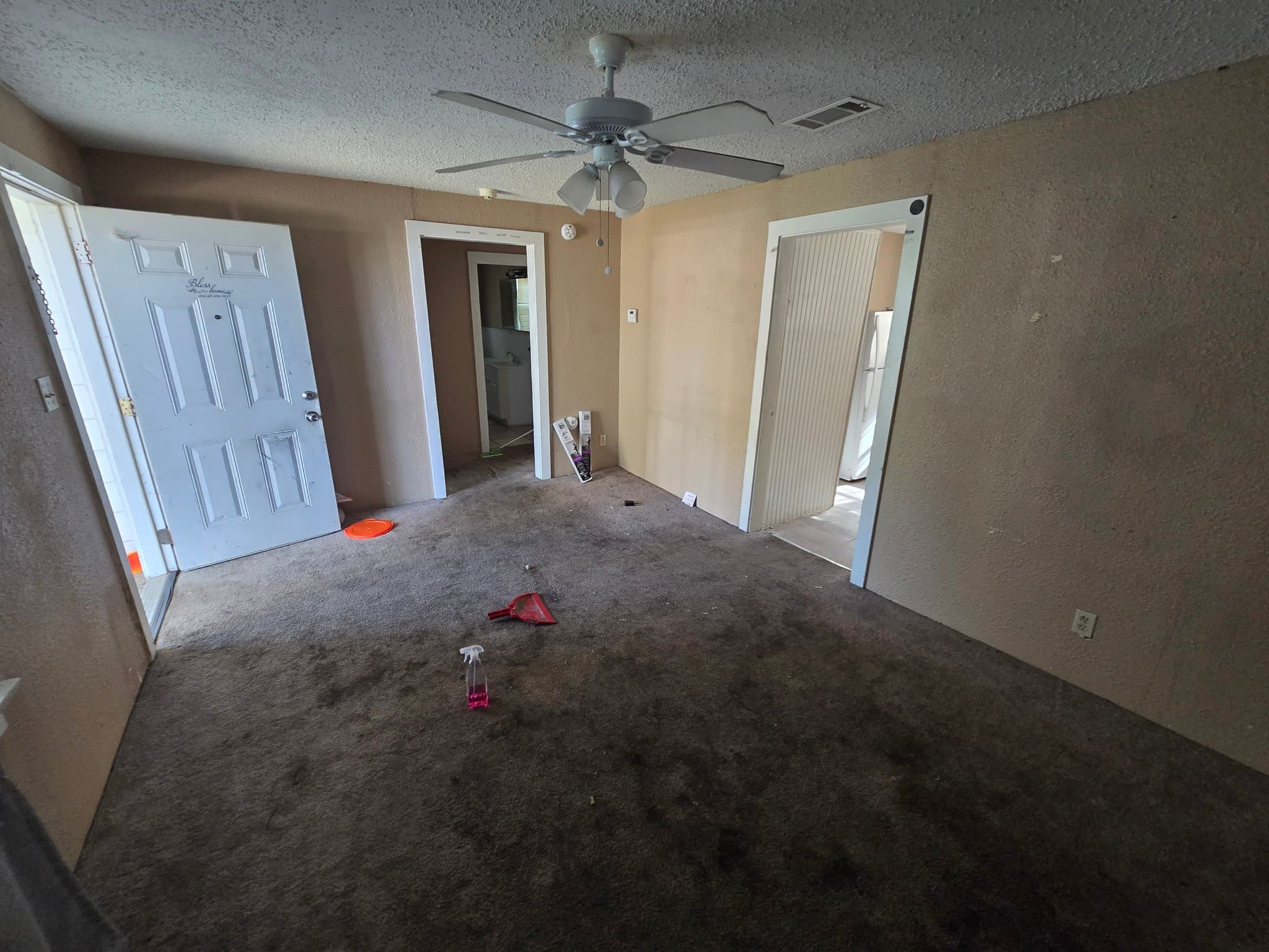 Jacksonville House: 201 N Gray St