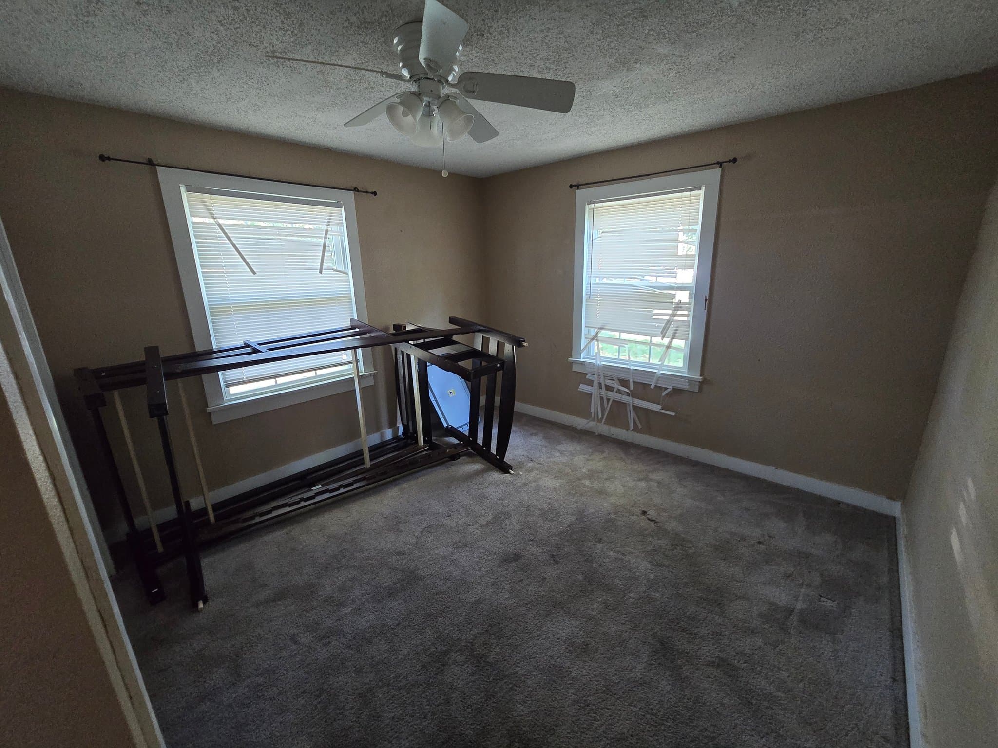 Jacksonville House: 201 N Gray St