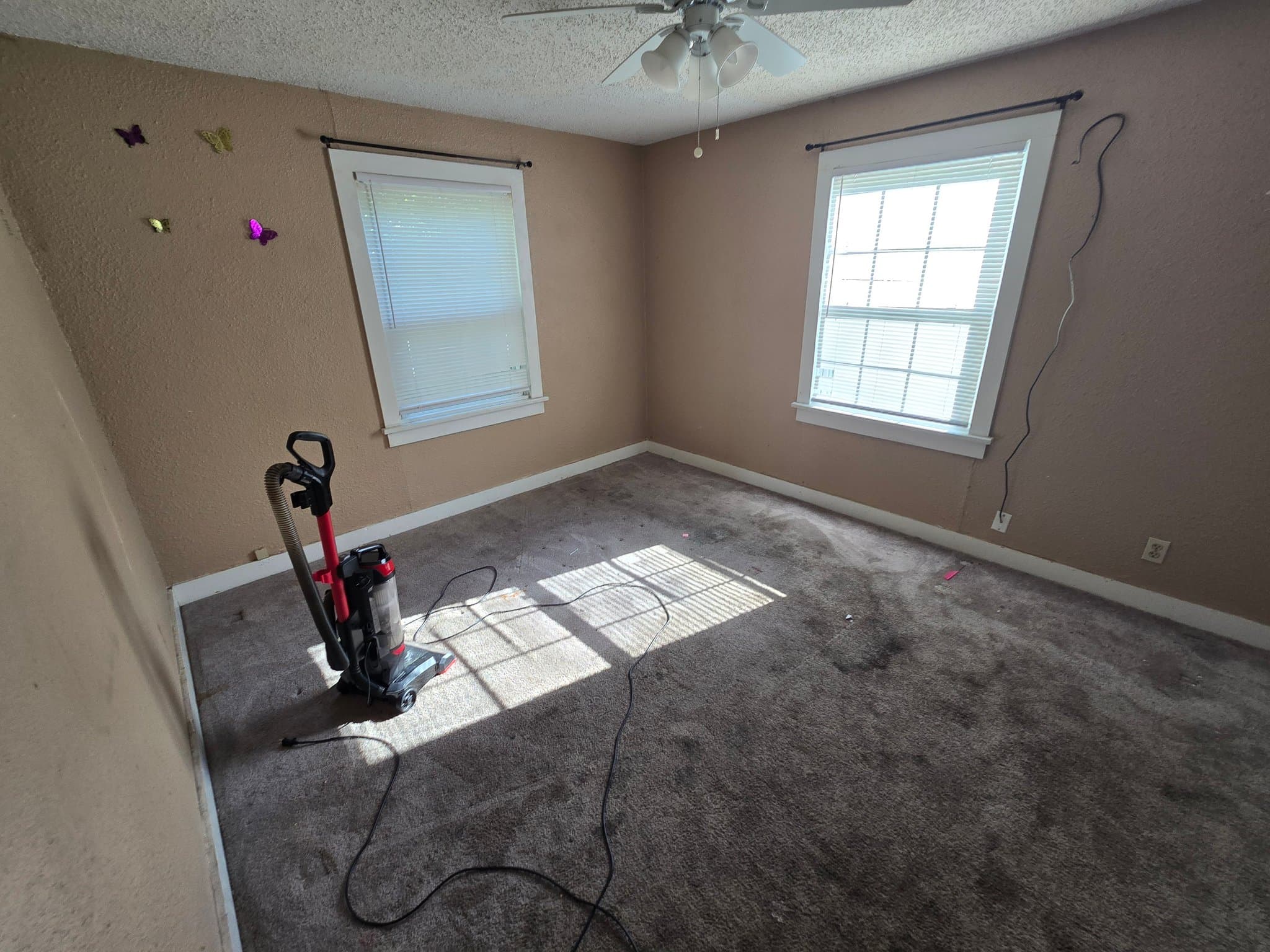 Jacksonville House: 201 N Gray St