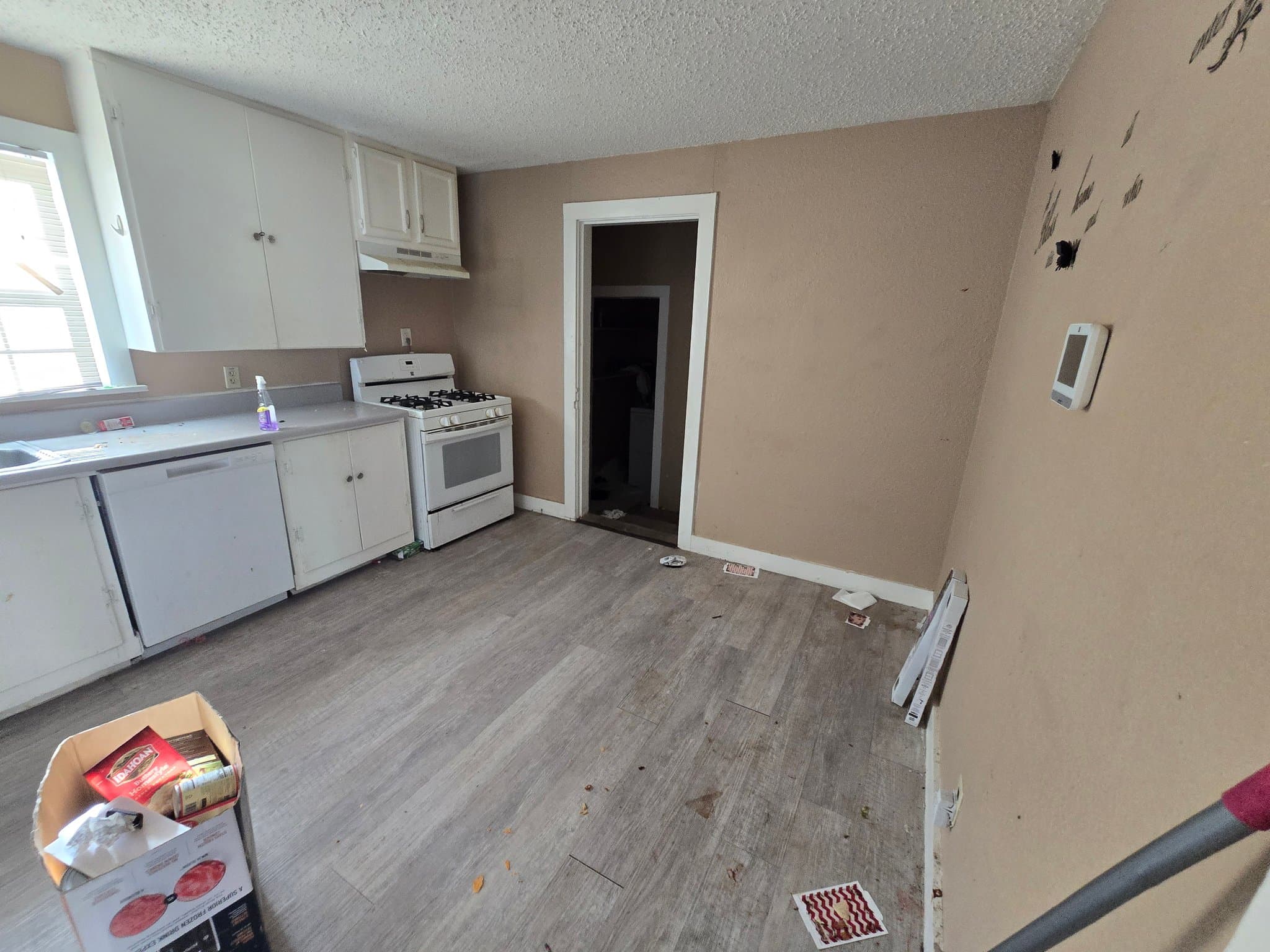 Jacksonville House: 201 N Gray St
