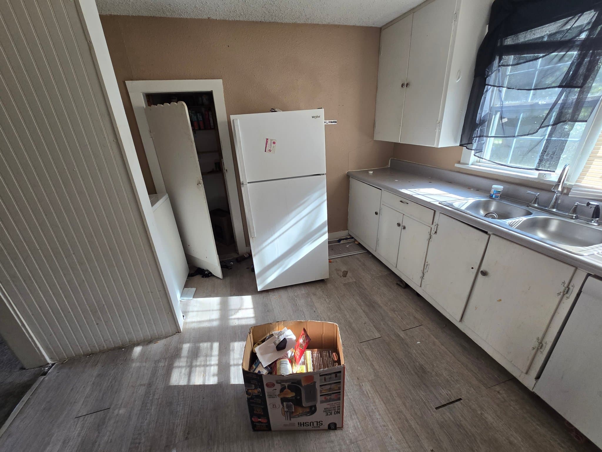 Jacksonville House: 201 N Gray St