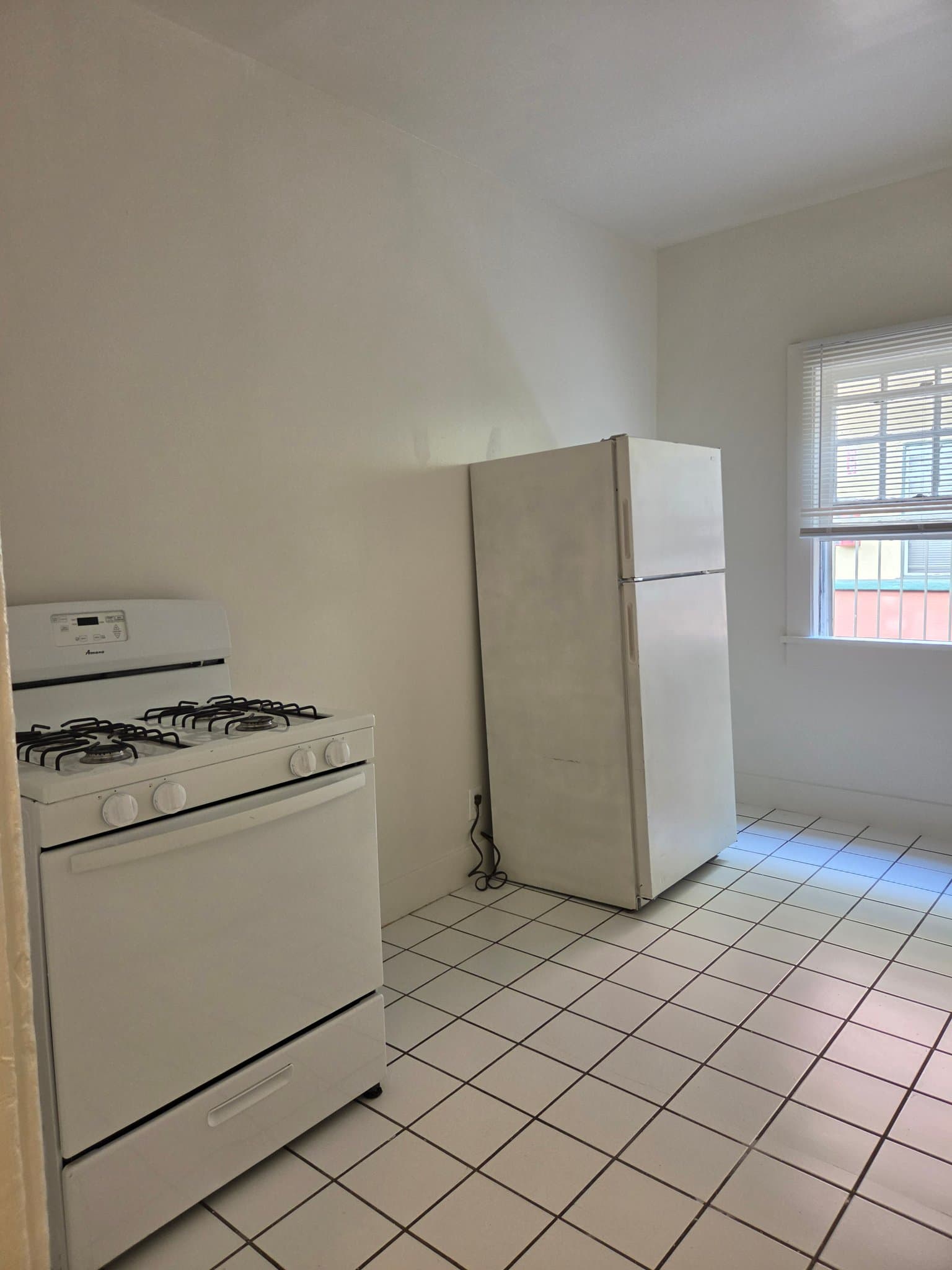 Los Angeles Apartment: 1825 Ivar Ave