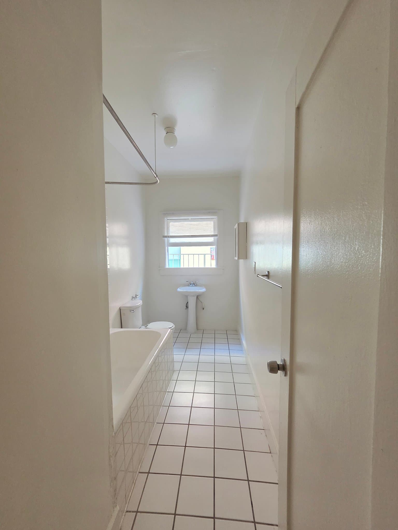 Los Angeles Apartment: 1825 Ivar Ave