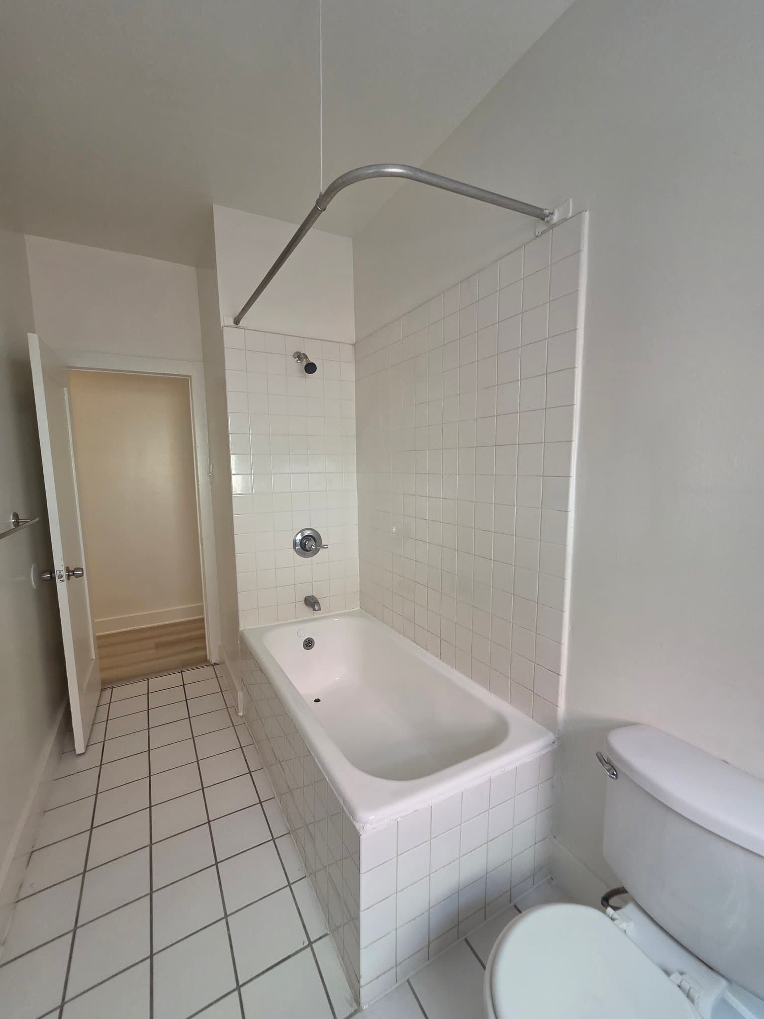 Los Angeles Apartment: 1825 Ivar Ave