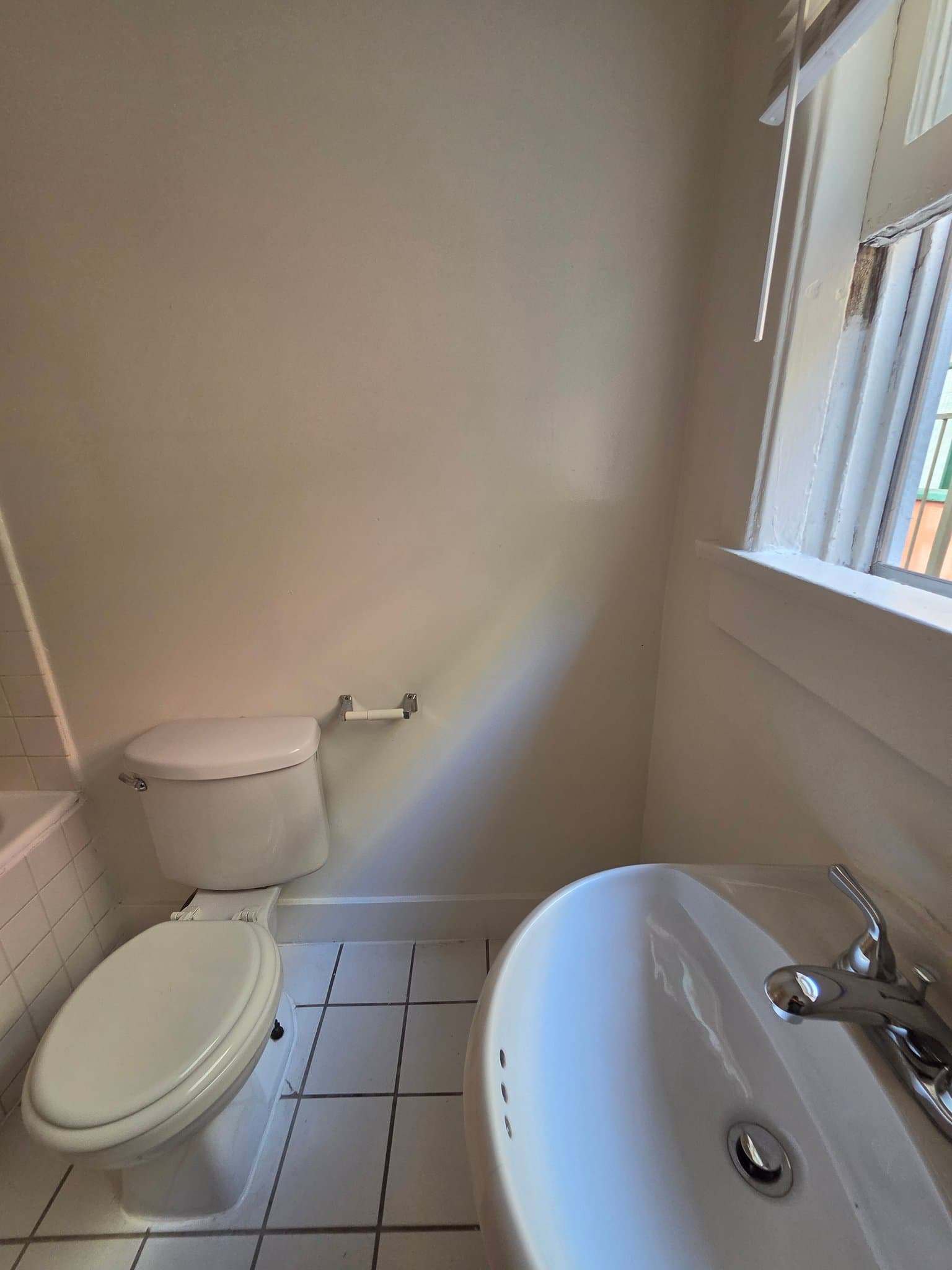 Los Angeles Apartment: 1825 Ivar Ave