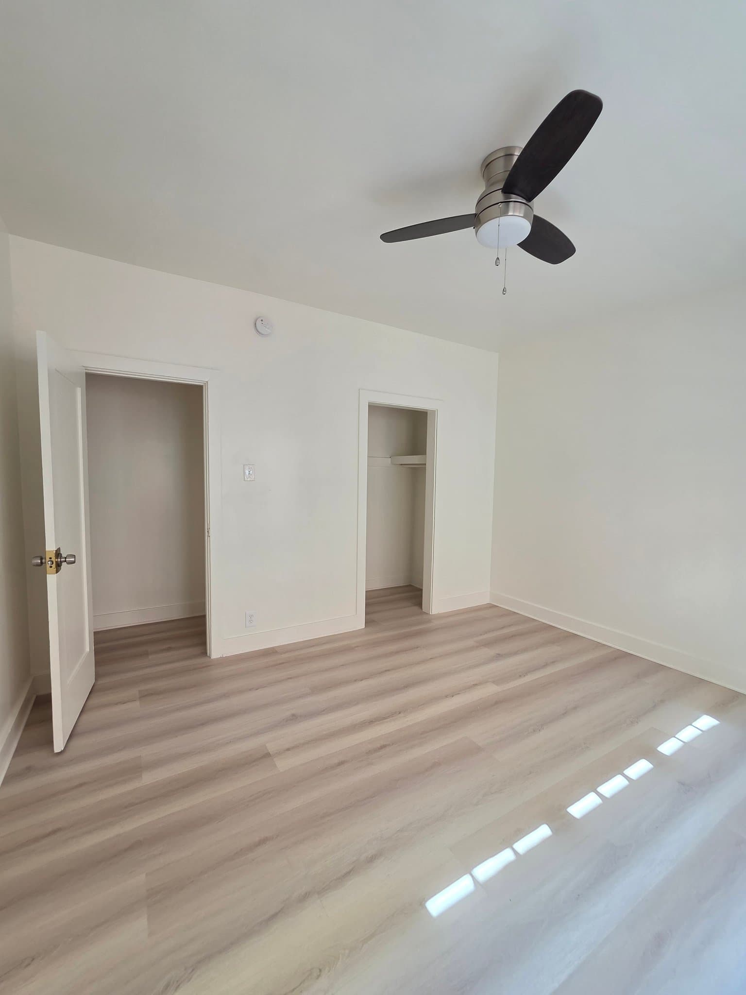 Los Angeles Apartment: 1825 Ivar Ave