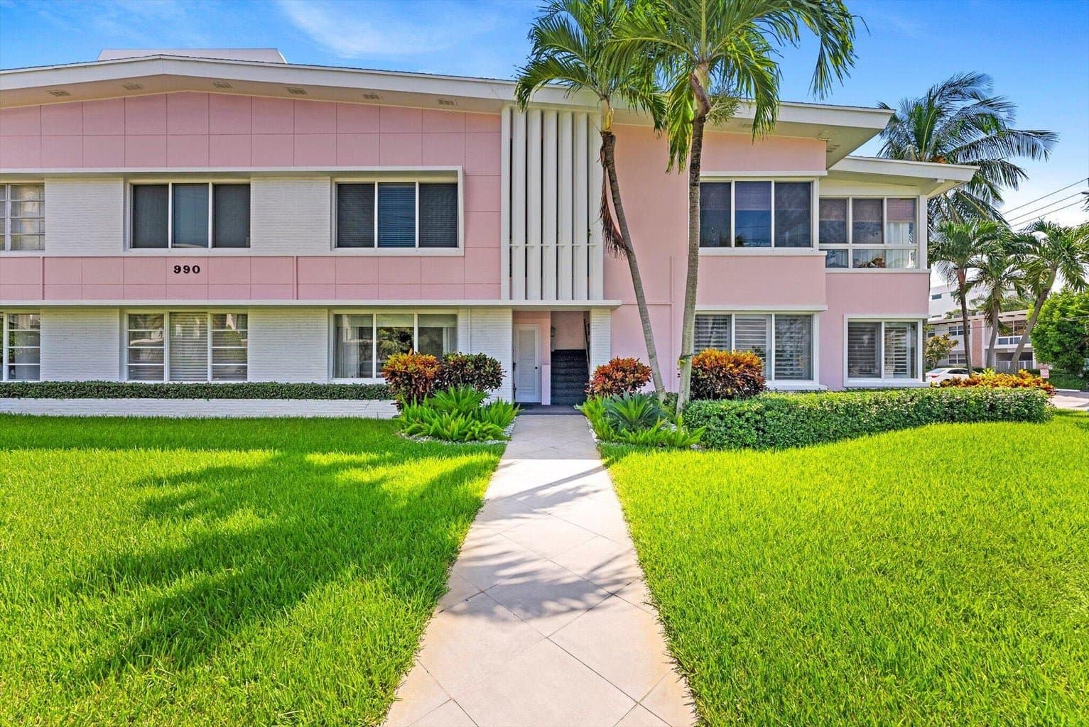 Delray Beach Condo: 990 Casuarina Rd