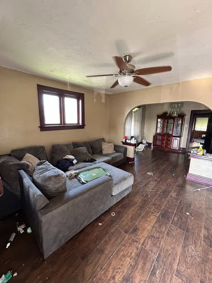 Saint Louis House: 8401 N Broadway