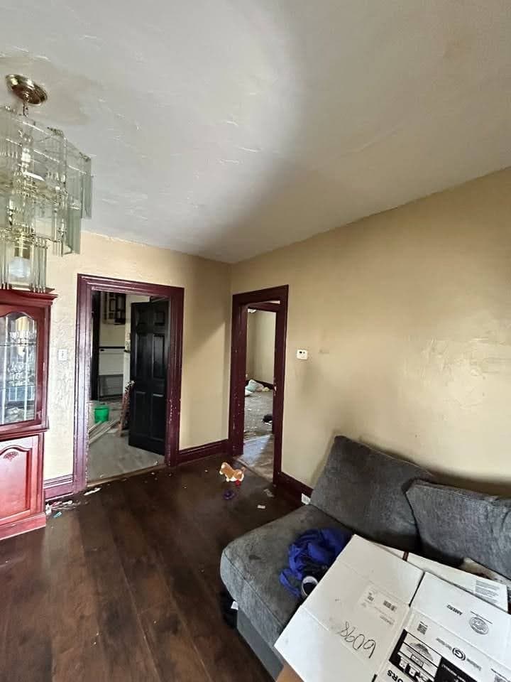 Saint Louis House: 8401 N Broadway