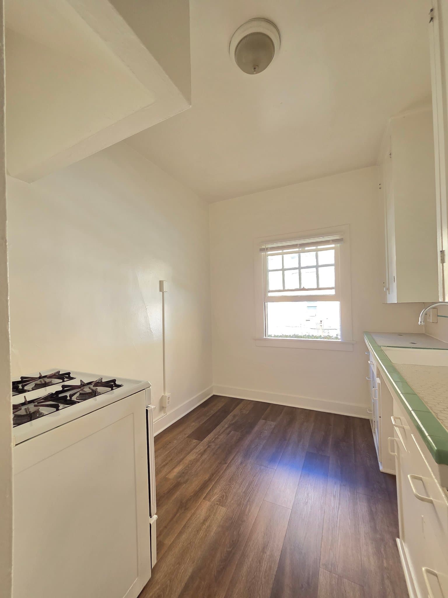 Los Angeles Apartment: 1825 Ivar Ave