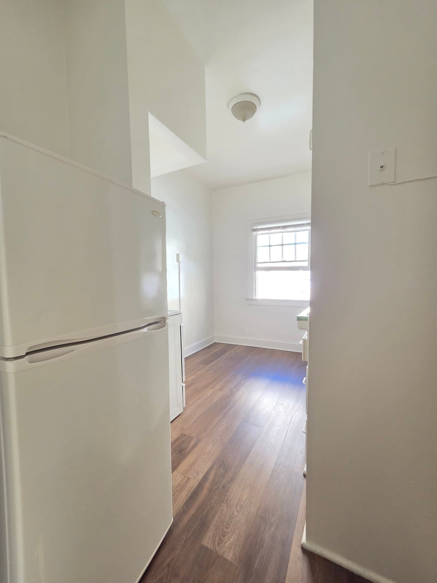 Los Angeles Apartment: 1825 Ivar Ave