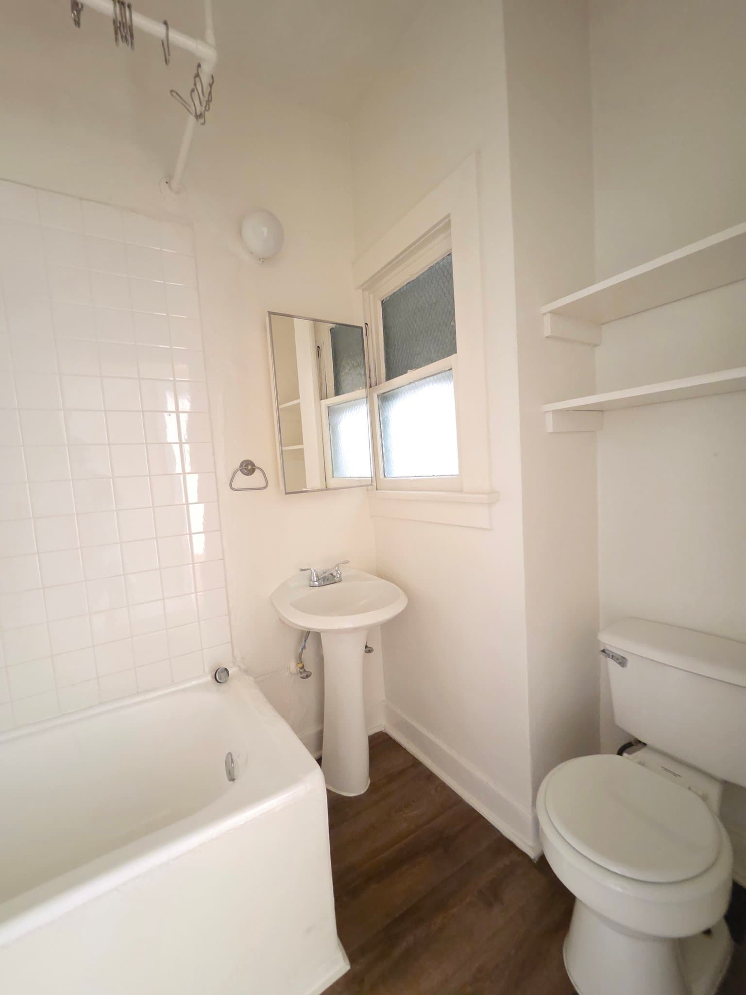 Los Angeles Apartment: 1825 Ivar Ave