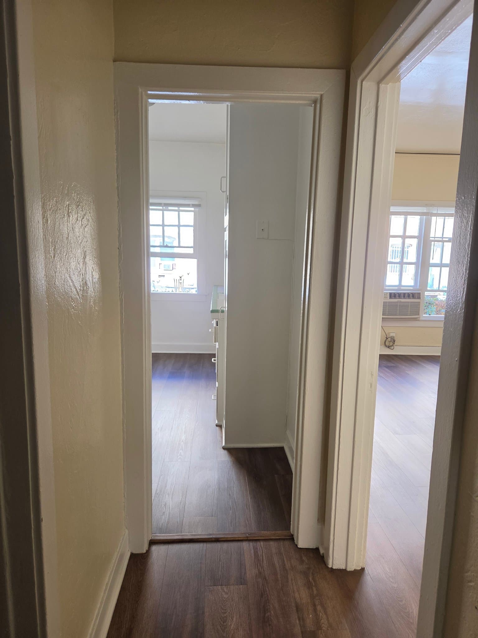 Los Angeles Apartment: 1825 Ivar Ave