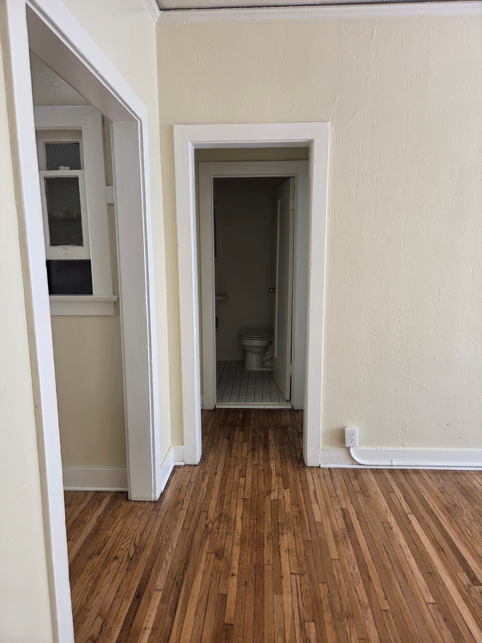 Los Angeles Apartment: 1825 Ivar Ave