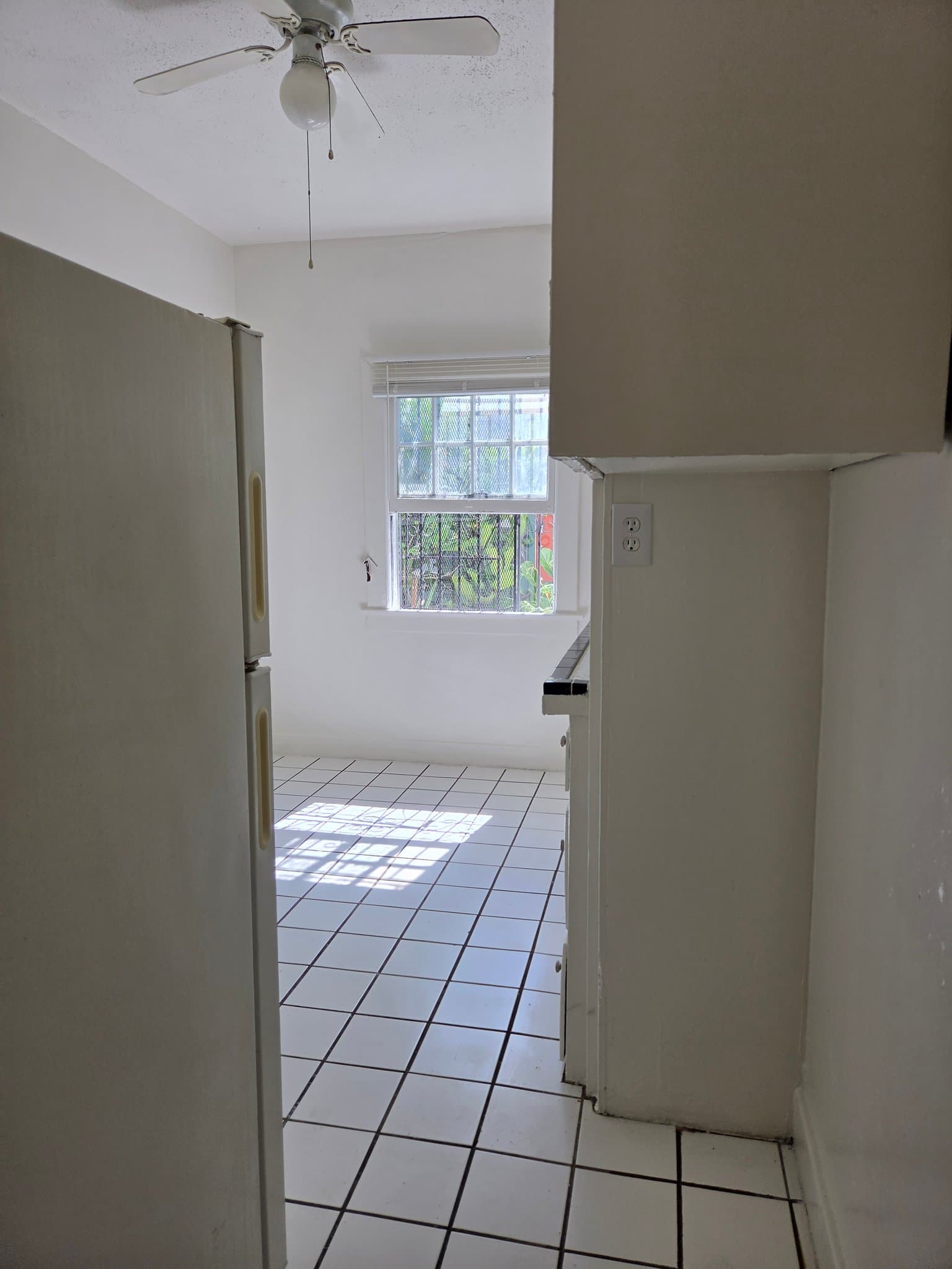 Los Angeles Apartment: 1825 Ivar Ave