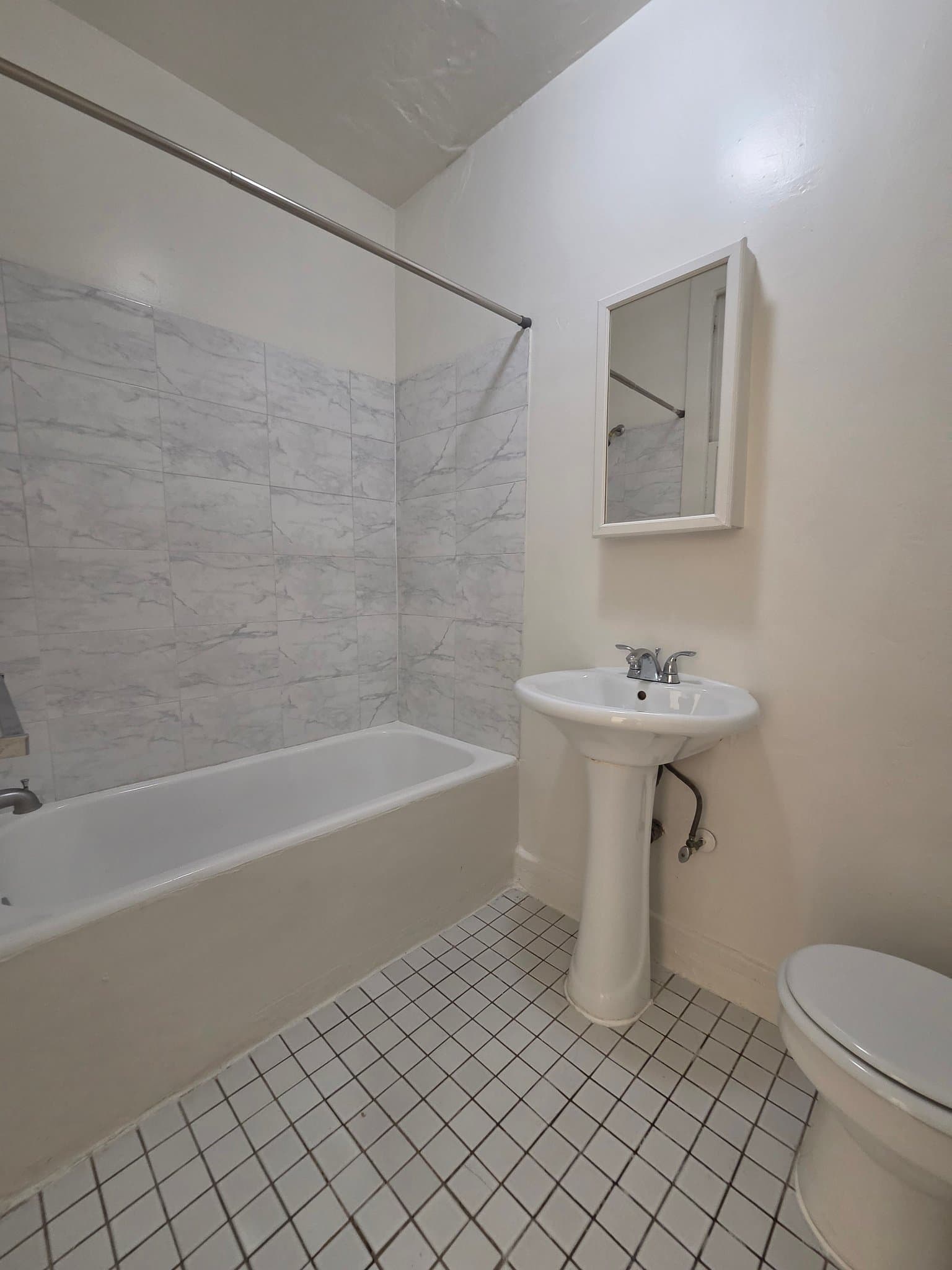 Los Angeles Apartment: 1825 Ivar Ave