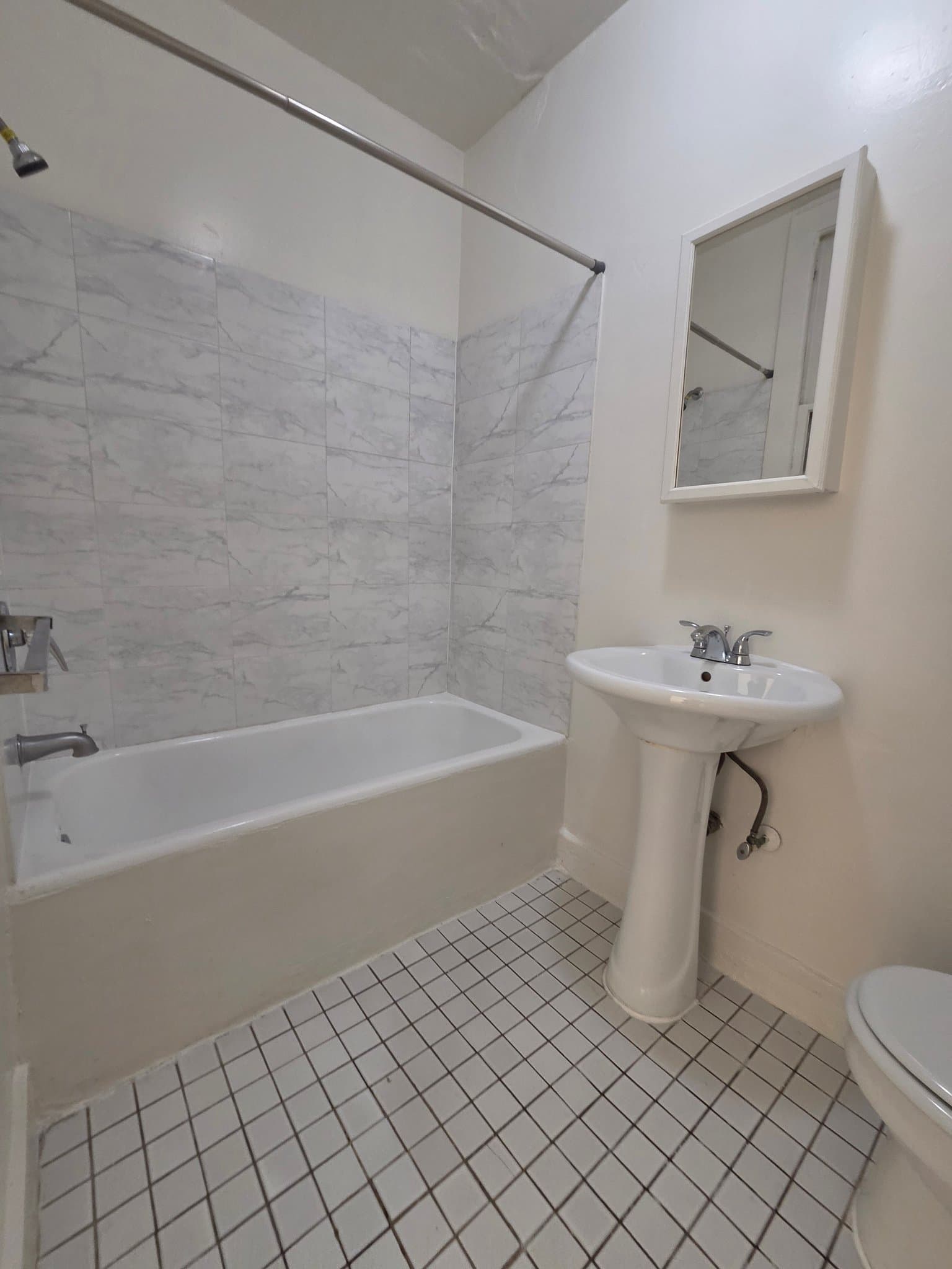Los Angeles Apartment: 1825 Ivar Ave
