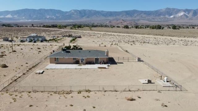 Lucerne Valley House: 32480 Wren Rd