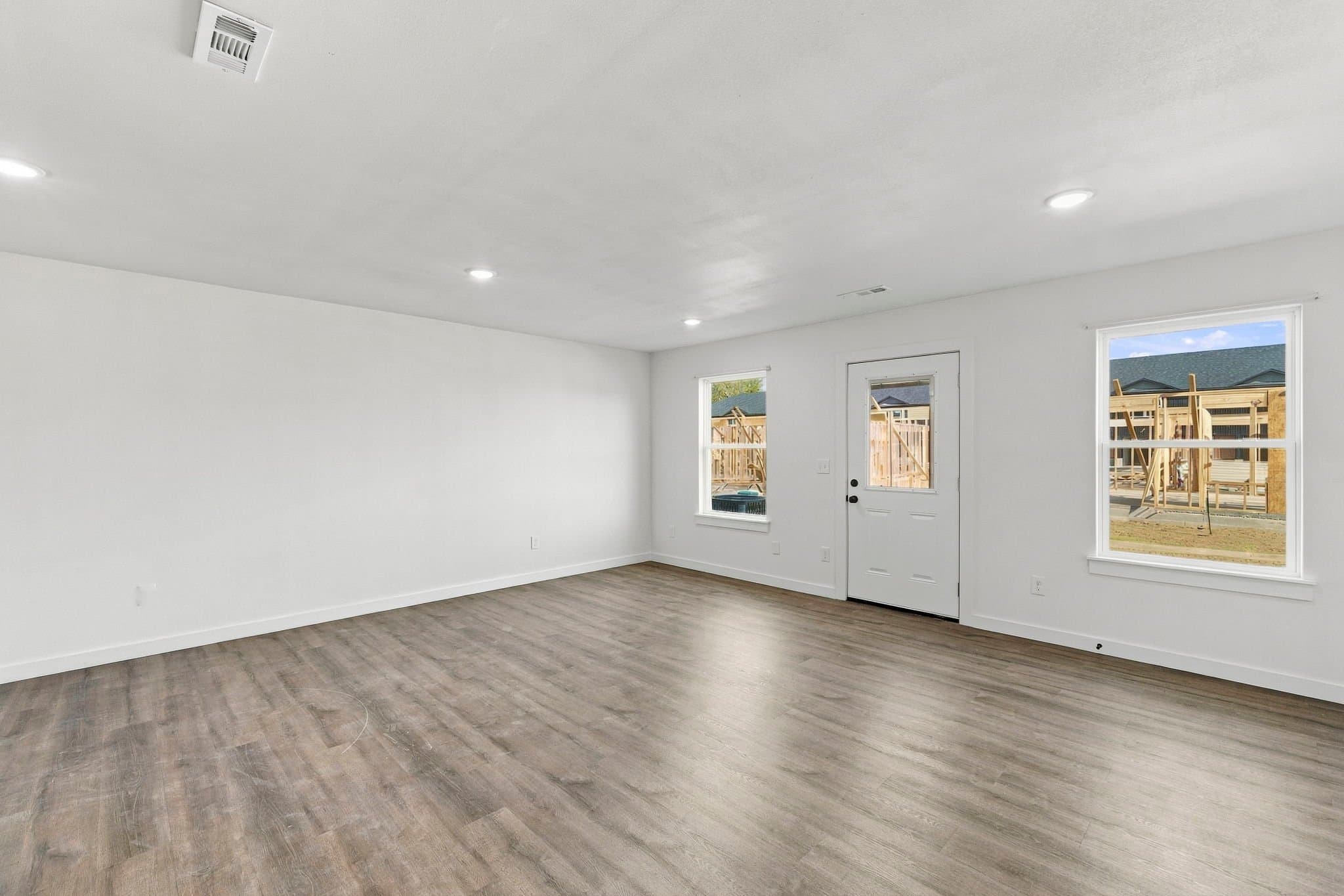 Siloam Springs Apartment: 820 S Timothy St