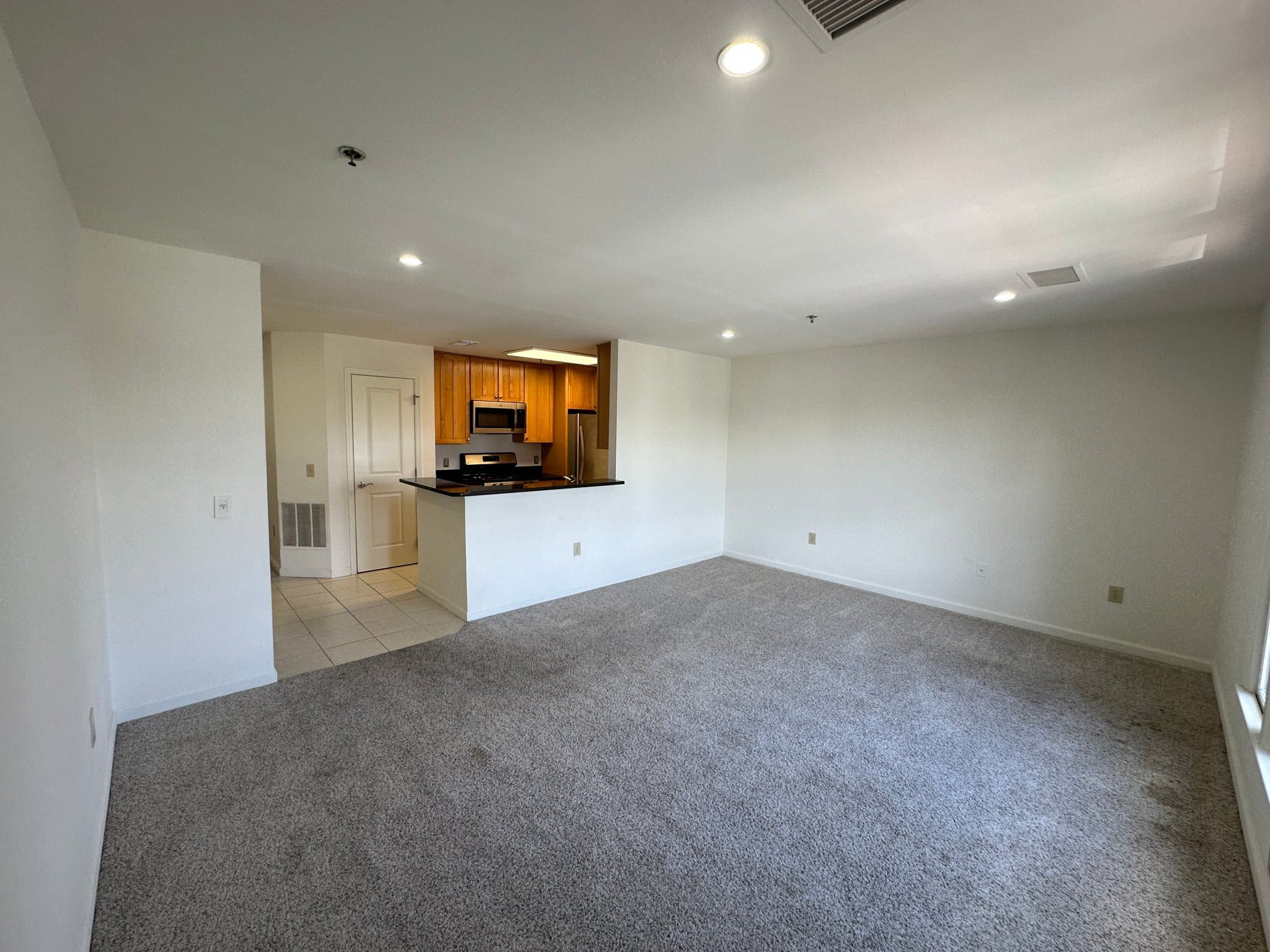 Haymarket Apartment: 15111 Washington Street Unit 305