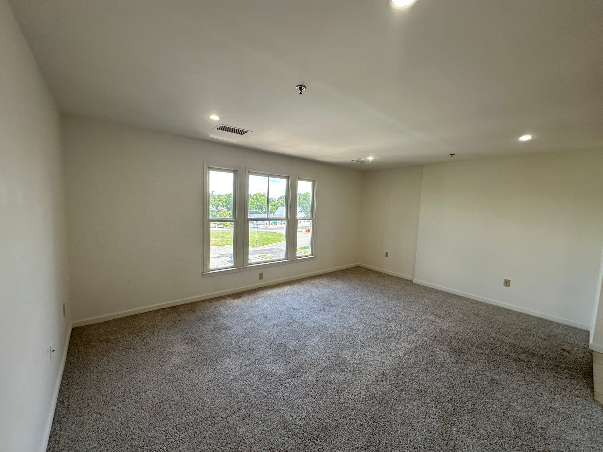 Haymarket Apartment: 15111 Washington Street Unit 305