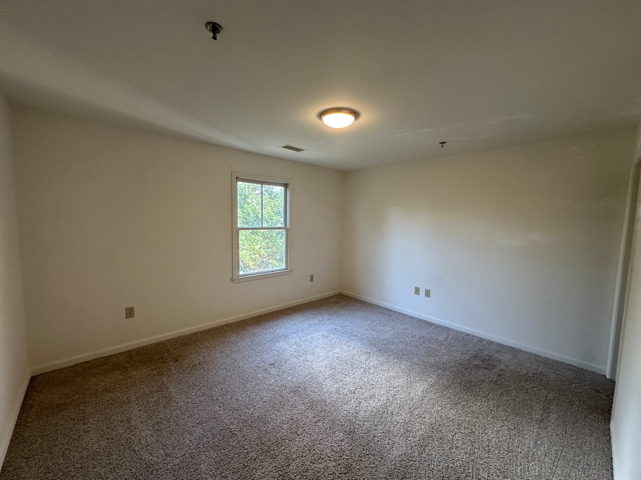 Haymarket Apartment: 15111 Washington Street Unit 305