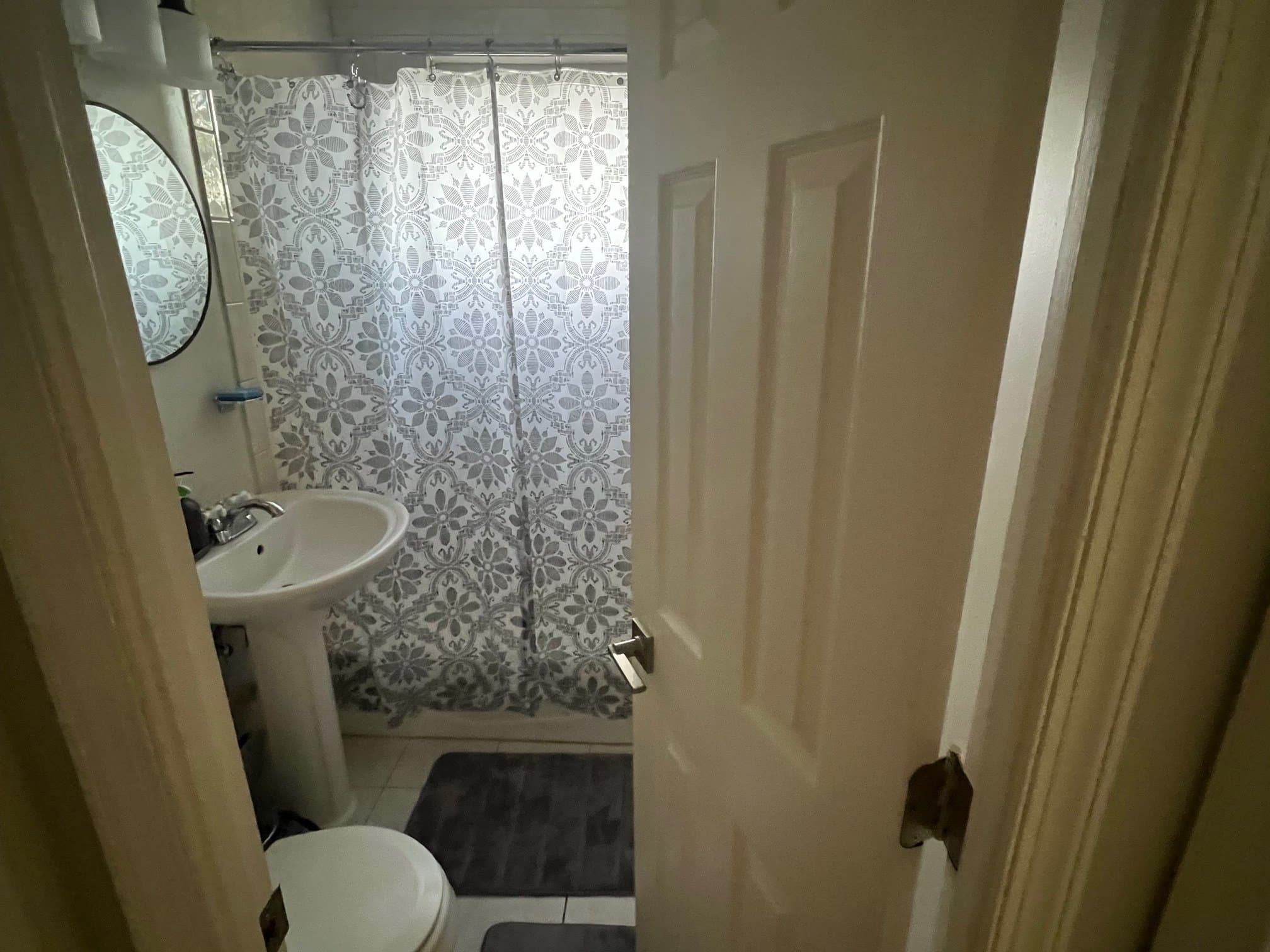 Silver Spring Single Room: 9713 Braddock Rd