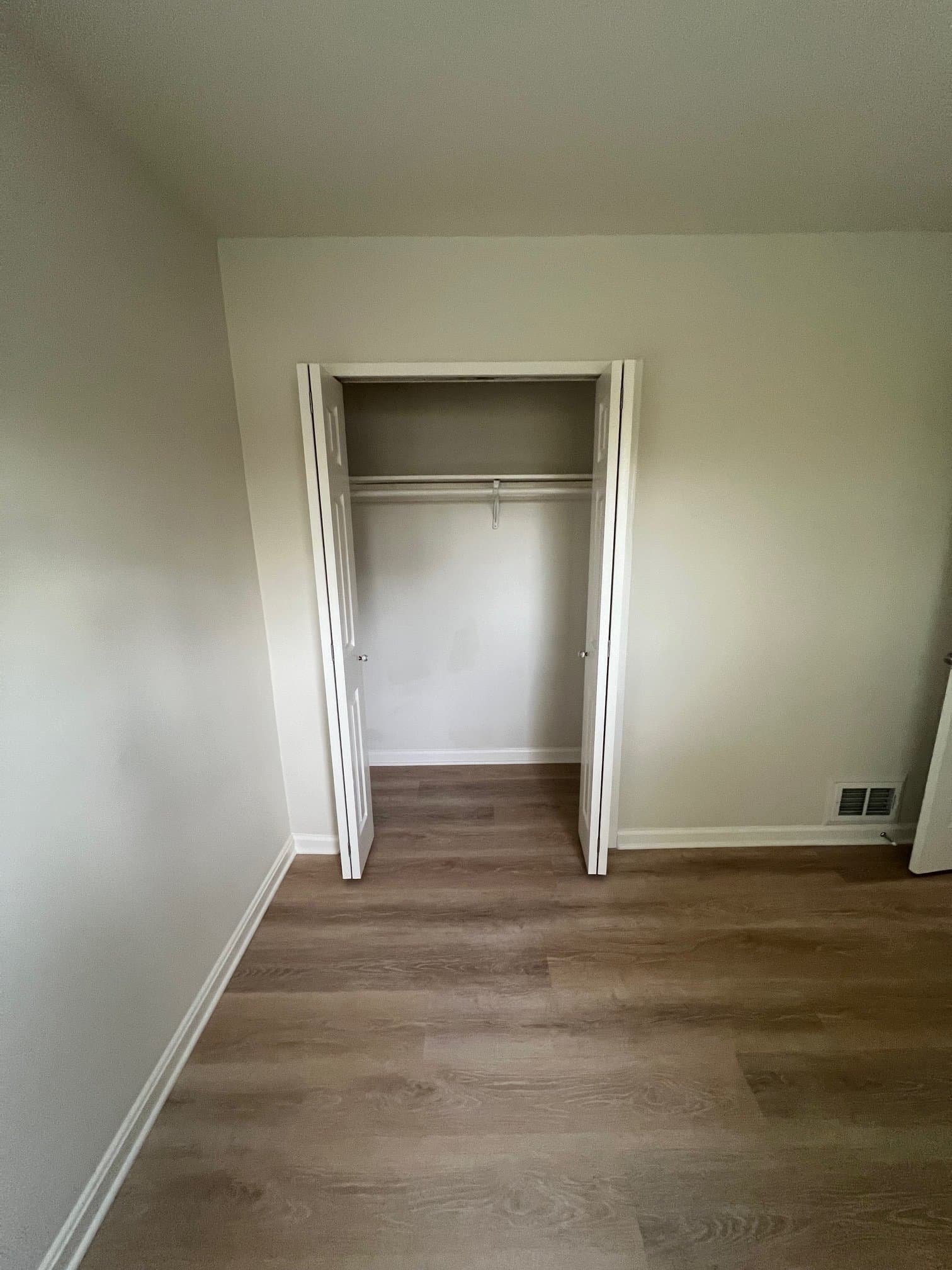 Silver Spring Single Room: 9713 Braddock Rd