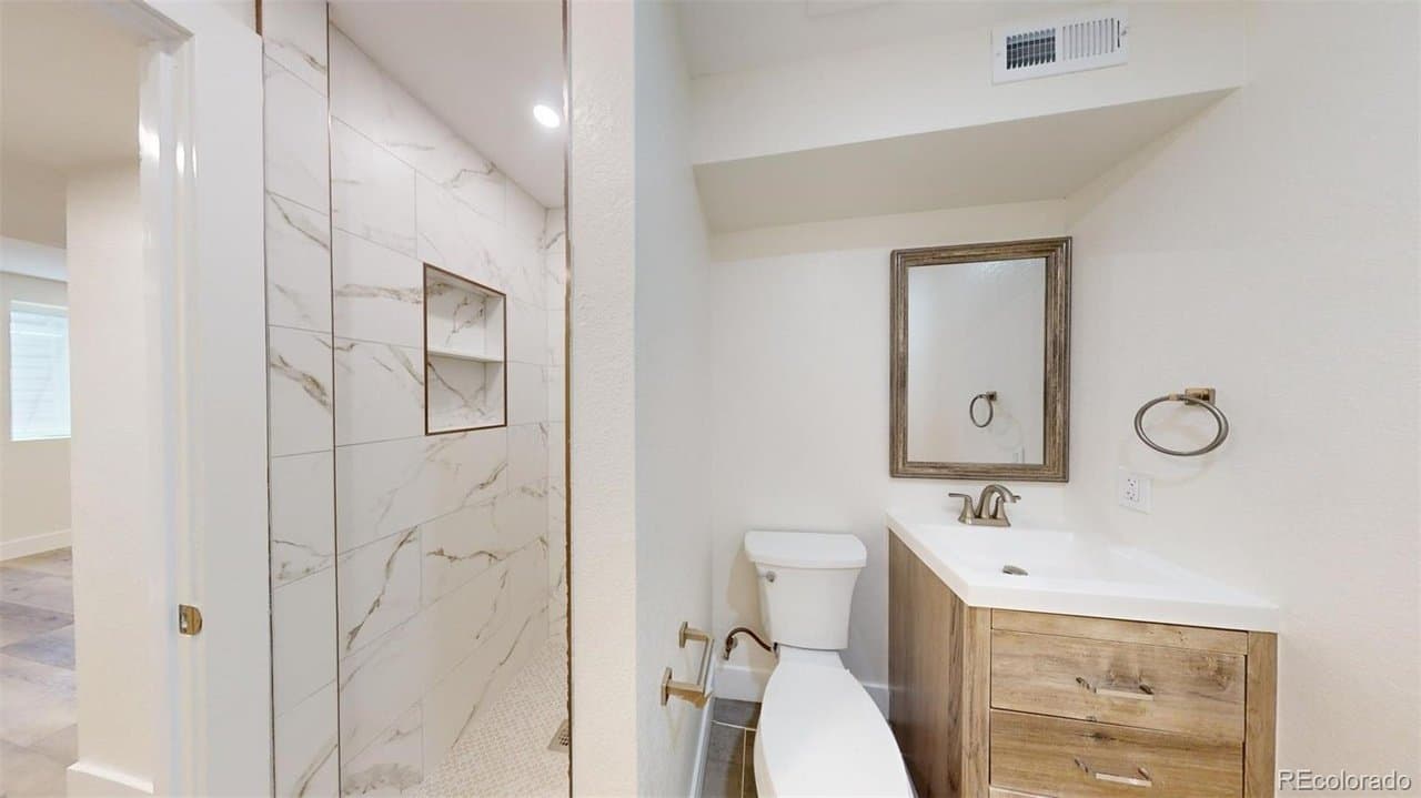 Northglenn Single Room: 11000 Larry Drive