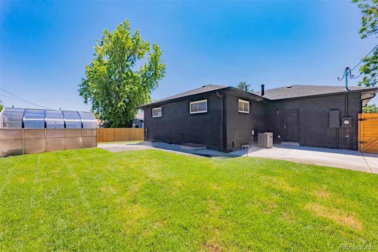 Northglenn Single Room: 11000 Larry Drive