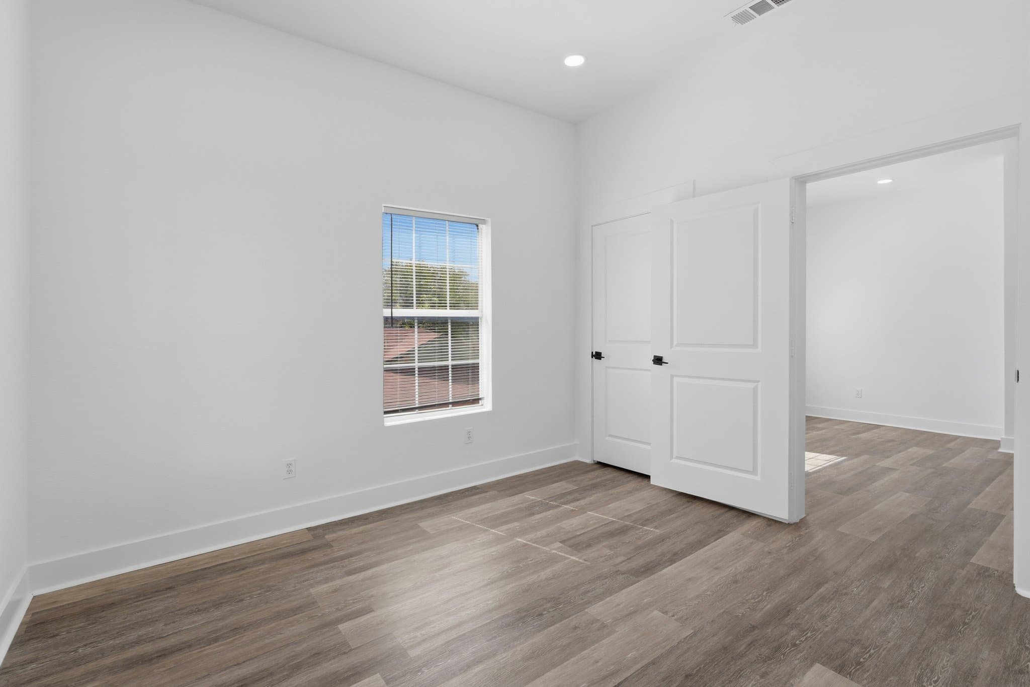 Dallas Multiplex: 506 N Lancaster Ave