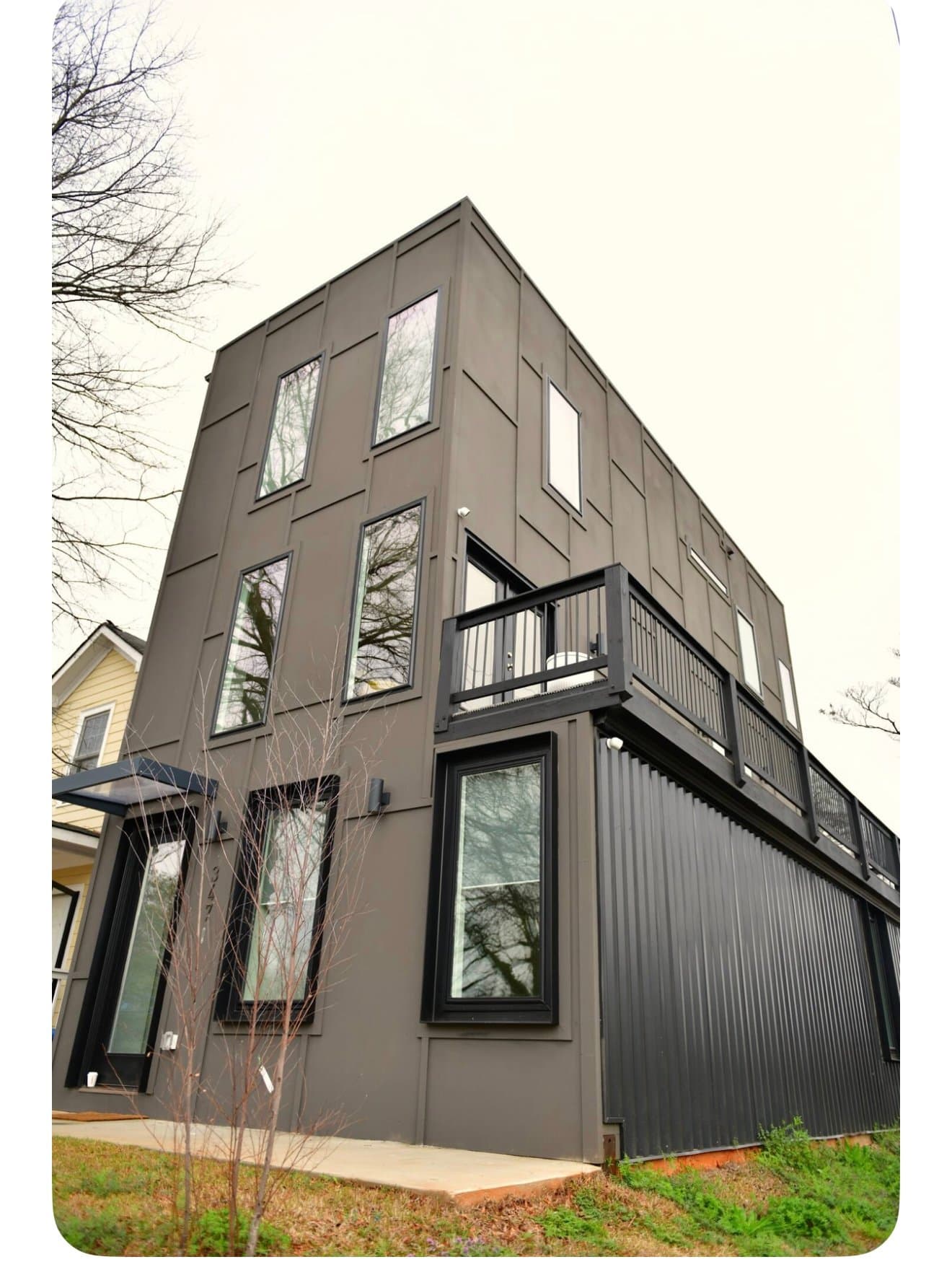 Atlanta House: 347 Mary street