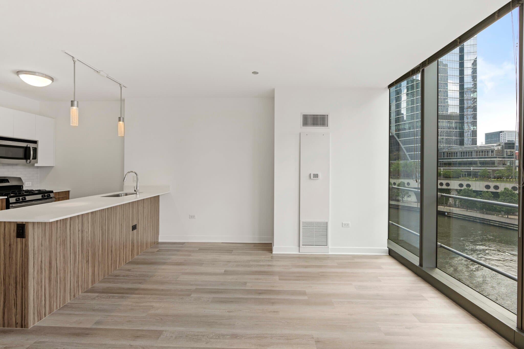 Chicago Condo: 313 W Kinzie St