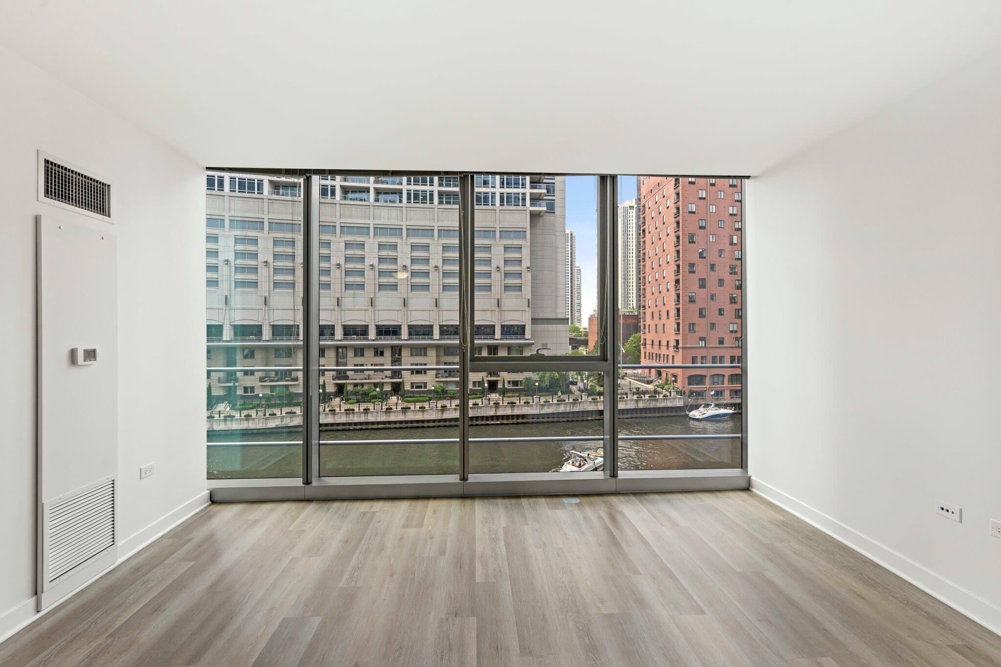 Chicago Condo: 313 W Kinzie St