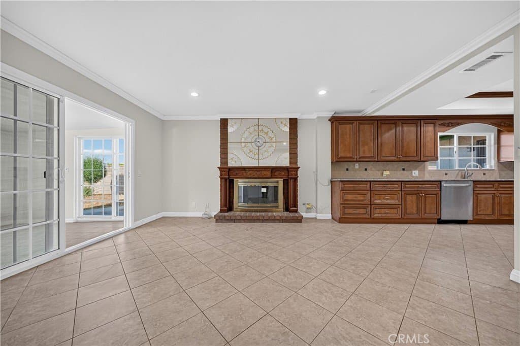 La Verne House: 2134 Baseline Rd