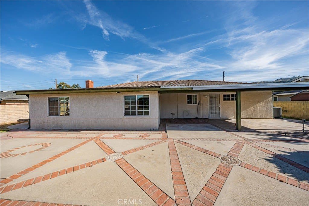 La Verne House: 2134 Baseline Rd