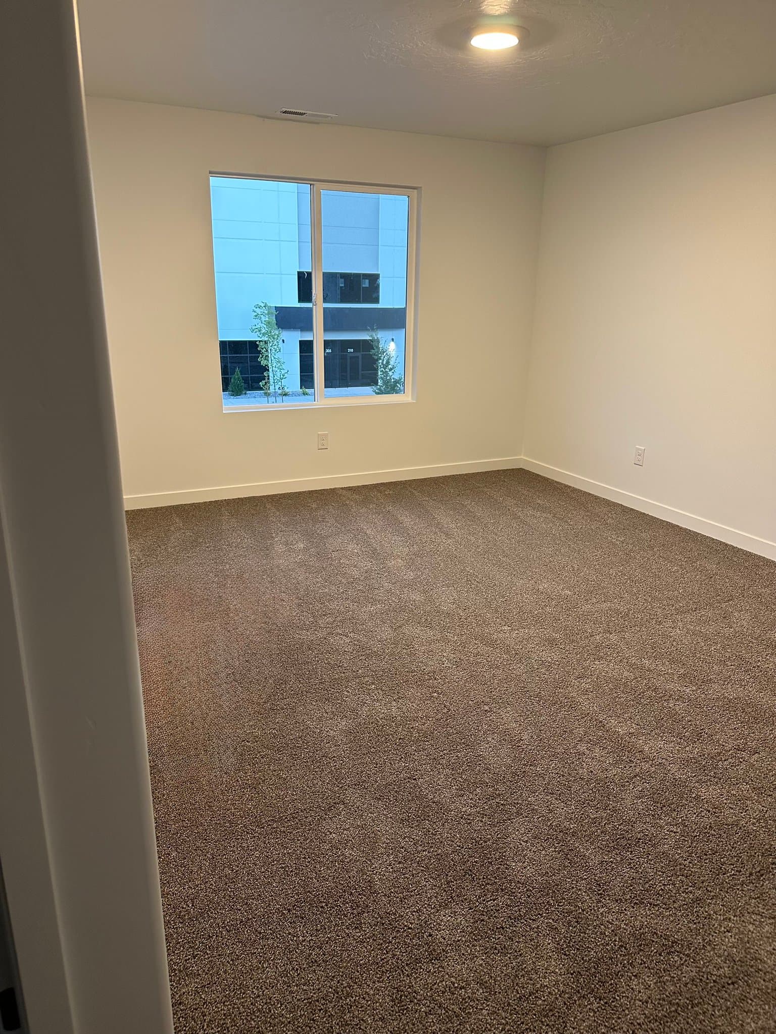 Saratoga Springs House: 654 N Trident Dr