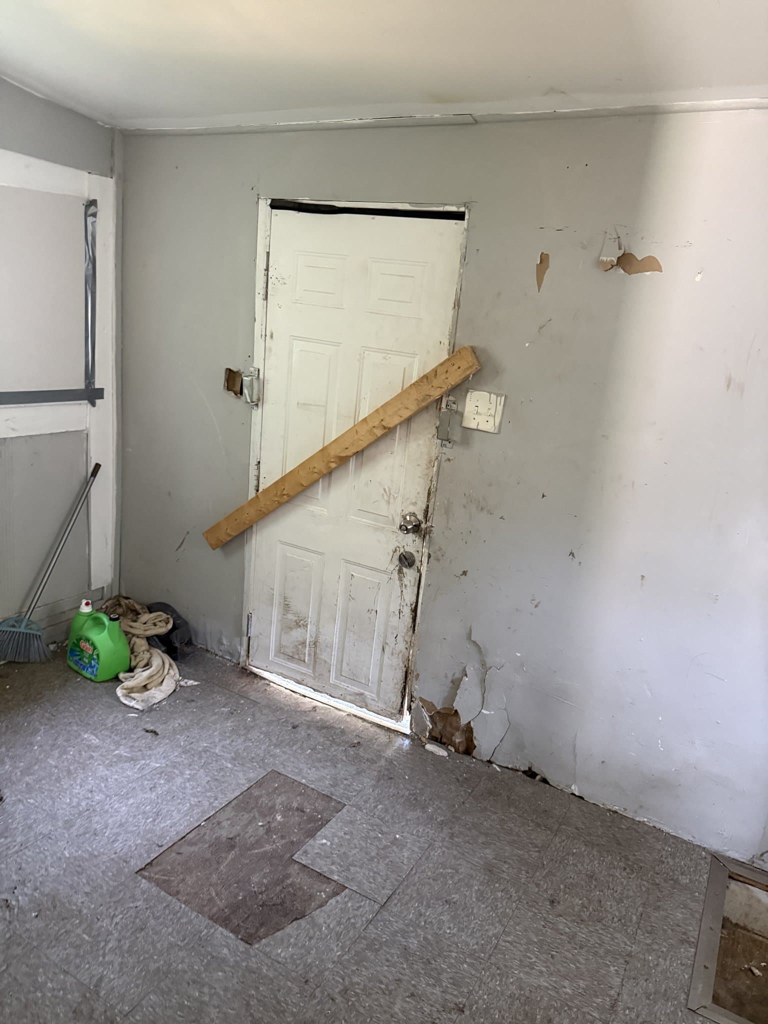 Decatur House: 1828 E Main St
