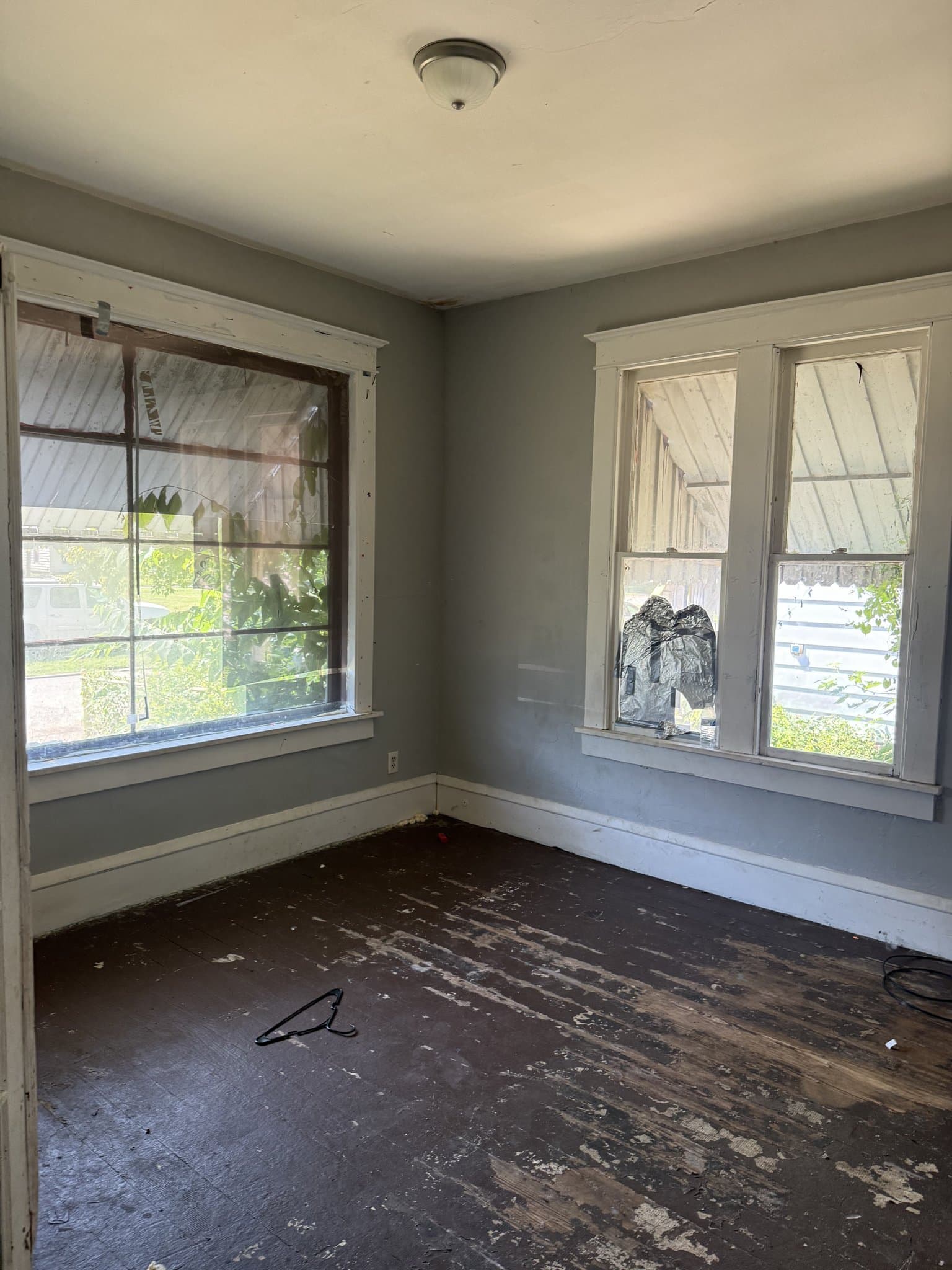 Decatur House: 1828 E Main St